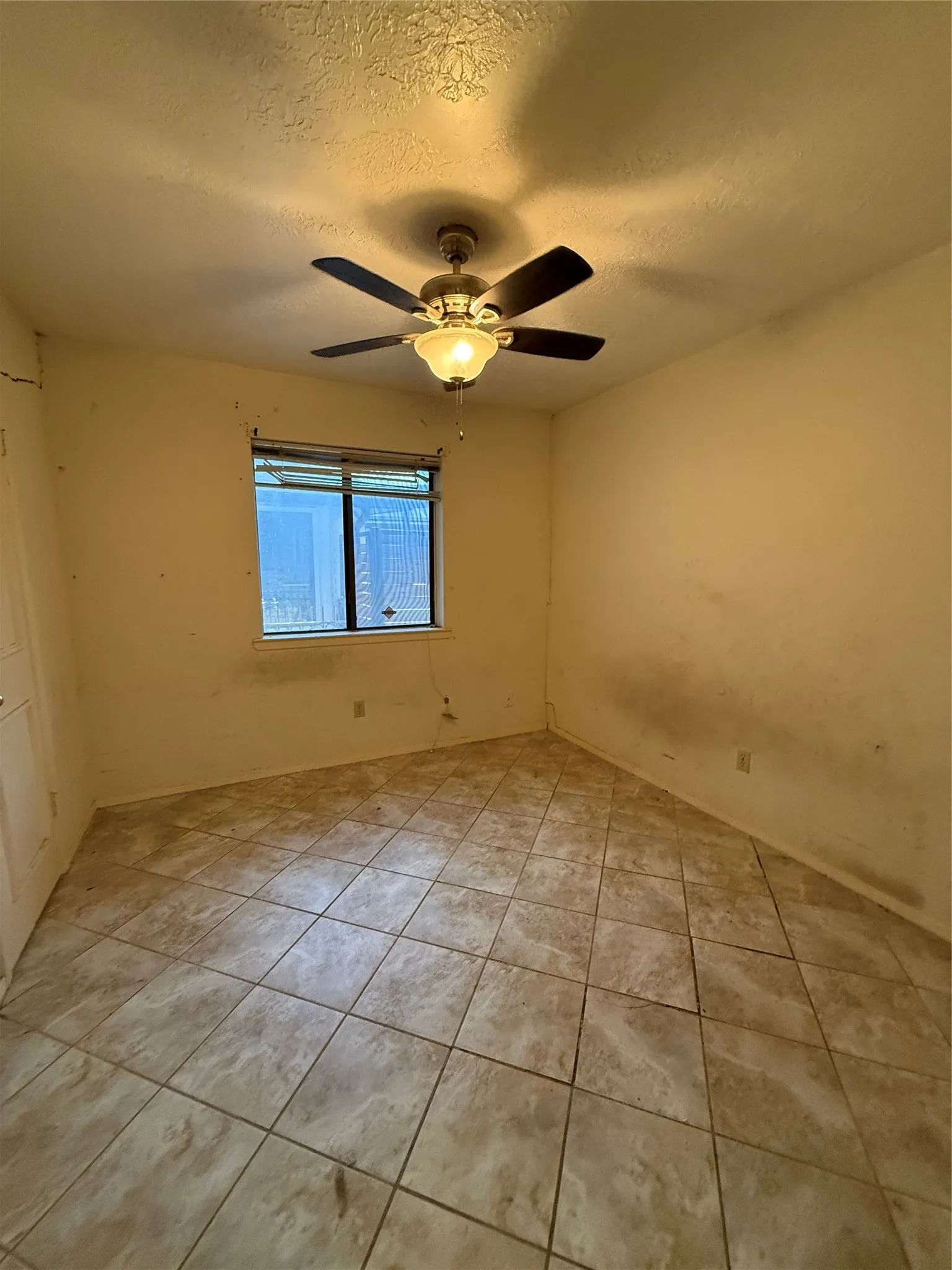 Single Family Residence For Sale in Dallas County , 626 Rosedown Lane, Mesquite, Texas 75150, 4 Bedroom, 2 Bathroom, 2 Garage spaces, 1,951 Sqft, built in 1982, mls#21392790, Real Estate Agent in Mesquite, Homes For Sale in Dallas county, Homes For Sale in Mesquite, Realtor in Mesquite Texas, Real Estate Brokerage Independent Realty Texas, Luminita Cordes Realtor