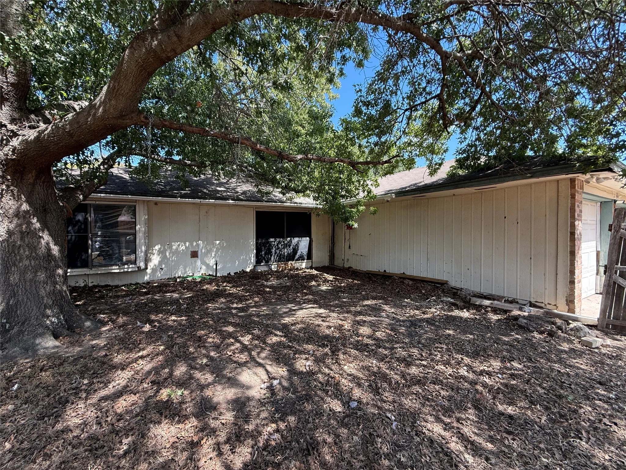 Single Family Residence For Sale in Dallas County , 626 Rosedown Lane, Mesquite, Texas 75150, 4 Bedroom, 2 Bathroom, 2 Garage spaces, 1,951 Sqft, built in 1982, mls#21392790, Real Estate Agent in Mesquite, Homes For Sale in Dallas county, Homes For Sale in Mesquite, Realtor in Mesquite Texas, Real Estate Brokerage Independent Realty Texas, Luminita Cordes Realtor