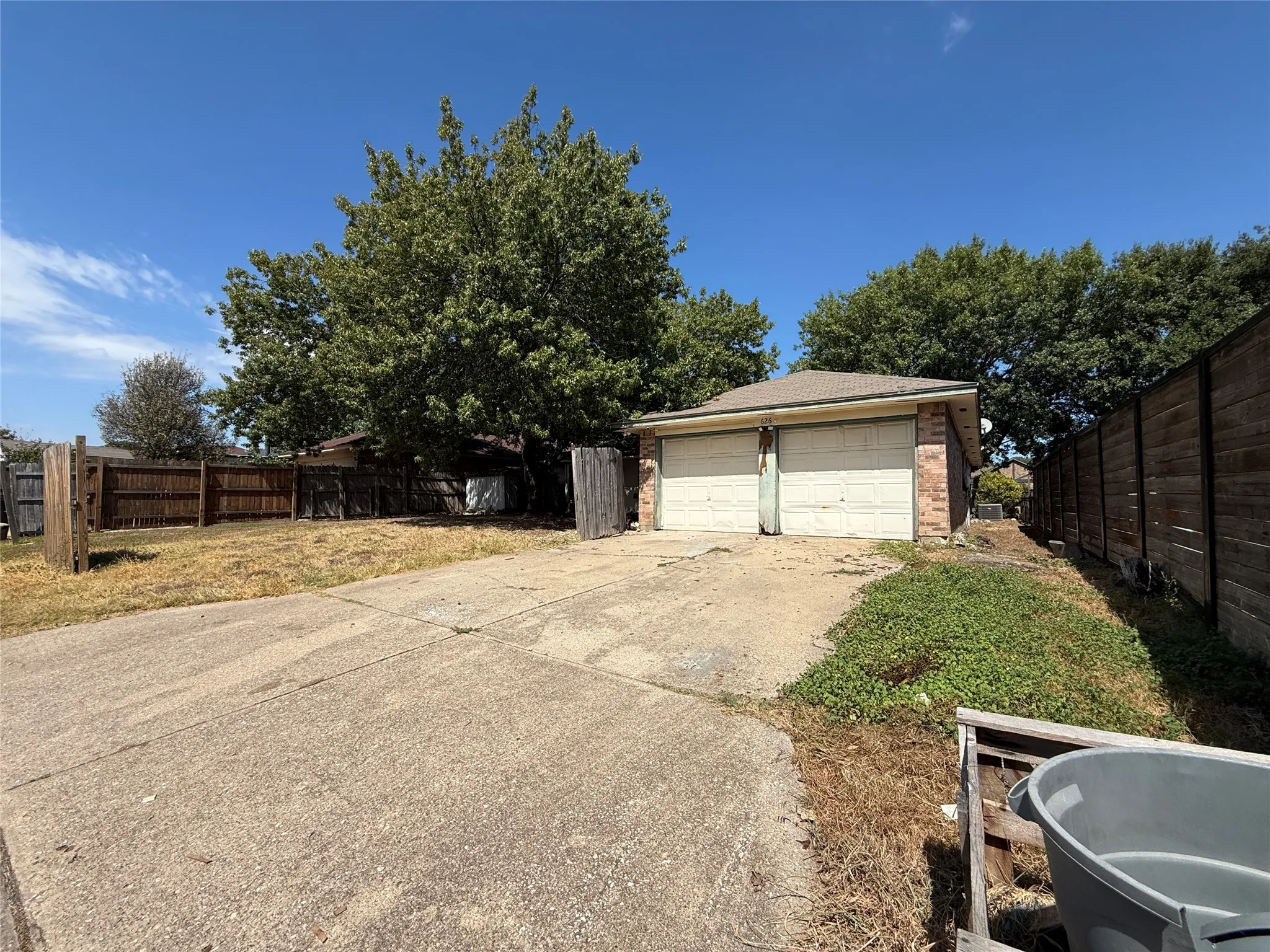 Single Family Residence For Sale in Dallas County , 626 Rosedown Lane, Mesquite, Texas 75150, 4 Bedroom, 2 Bathroom, 2 Garage spaces, 1,951 Sqft, built in 1982, mls#21392790, Real Estate Agent in Mesquite, Homes For Sale in Dallas county, Homes For Sale in Mesquite, Realtor in Mesquite Texas, Real Estate Brokerage Independent Realty Texas, Luminita Cordes Realtor