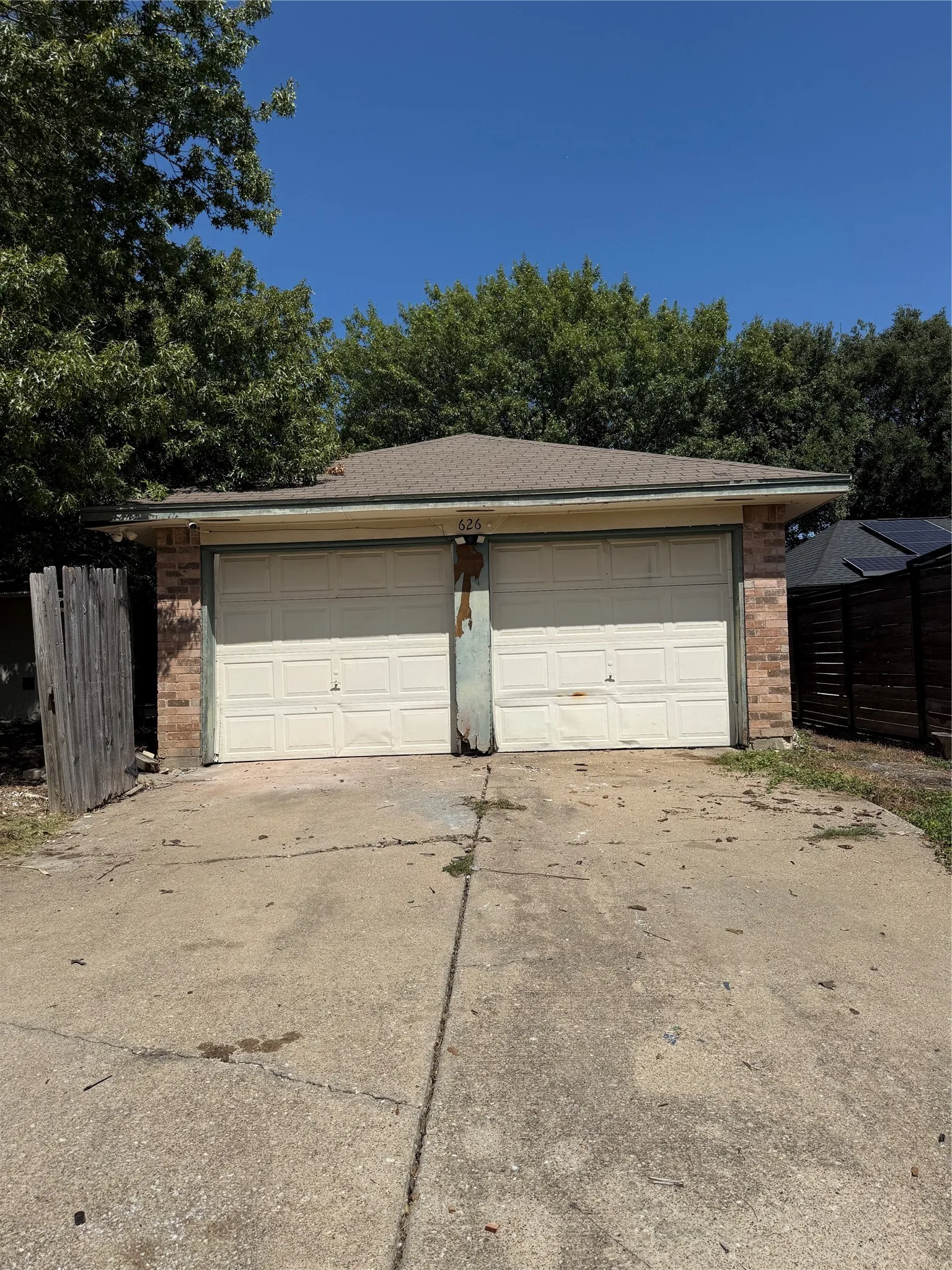 Single Family Residence For Sale in Dallas County , 626 Rosedown Lane, Mesquite, Texas 75150, 4 Bedroom, 2 Bathroom, 2 Garage spaces, 1,951 Sqft, built in 1982, mls#21392790, Real Estate Agent in Mesquite, Homes For Sale in Dallas county, Homes For Sale in Mesquite, Realtor in Mesquite Texas, Real Estate Brokerage Independent Realty Texas, Luminita Cordes Realtor