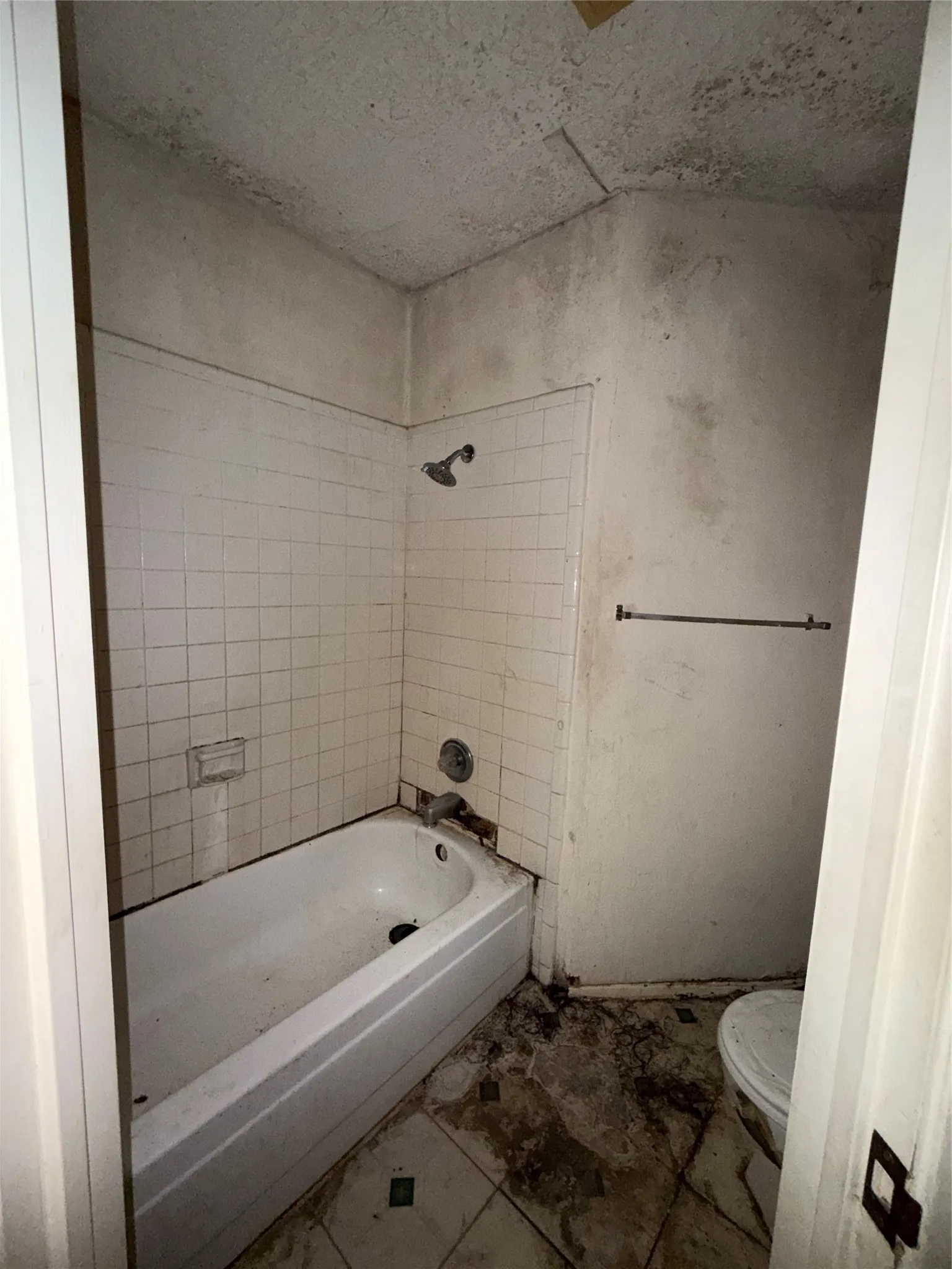 Single Family Residence For Sale in Dallas County , 626 Rosedown Lane, Mesquite, Texas 75150, 4 Bedroom, 2 Bathroom, 2 Garage spaces, 1,951 Sqft, built in 1982, mls#21392790, Real Estate Agent in Mesquite, Homes For Sale in Dallas county, Homes For Sale in Mesquite, Realtor in Mesquite Texas, Real Estate Brokerage Independent Realty Texas, Luminita Cordes Realtor
