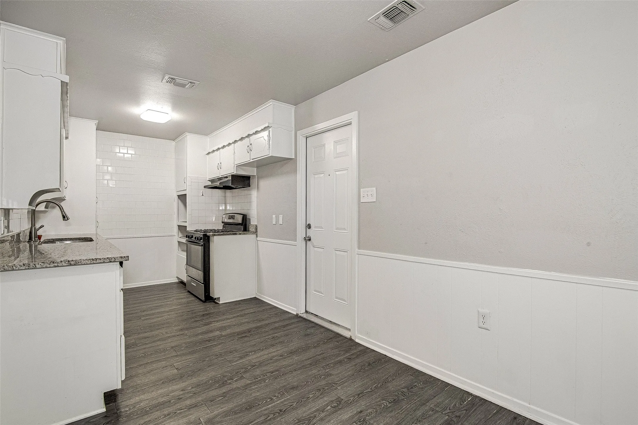 Single Family Residence For Rent in Tarrant County , 509 Branch Circle W, White Settlement, Texas 76108, 3 Bedroom, 2 Bathroom, 2 Garage spaces, 1,260 Sqft, built in 1966, mls#21392794, Real Estate Agent in White Settlement, Homes For Rent in Tarrant county, Homes For Rent in White Settlement, Realtor in White Settlement Texas, Real Estate Brokerage Independent Realty Texas, Luminita Cordes Realtor