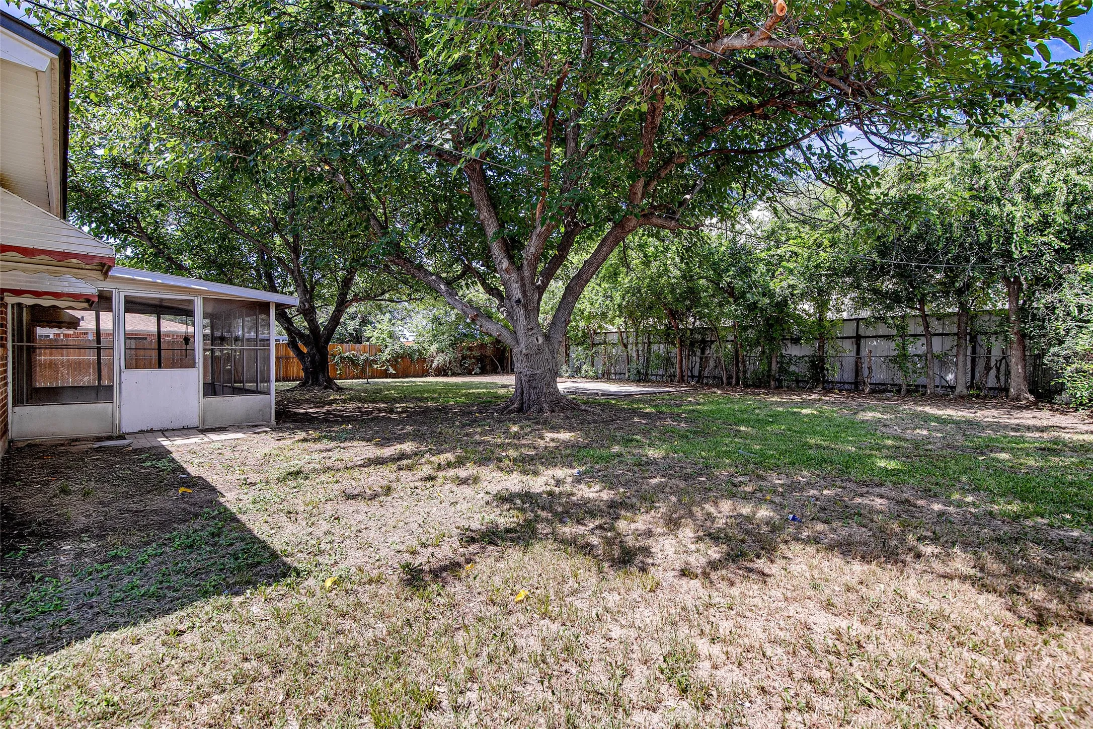 Single Family Residence For Rent in Tarrant County , 509 Branch Circle W, White Settlement, Texas 76108, 3 Bedroom, 2 Bathroom, 2 Garage spaces, 1,260 Sqft, built in 1966, mls#21392794, Real Estate Agent in White Settlement, Homes For Rent in Tarrant county, Homes For Rent in White Settlement, Realtor in White Settlement Texas, Real Estate Brokerage Independent Realty Texas, Luminita Cordes Realtor