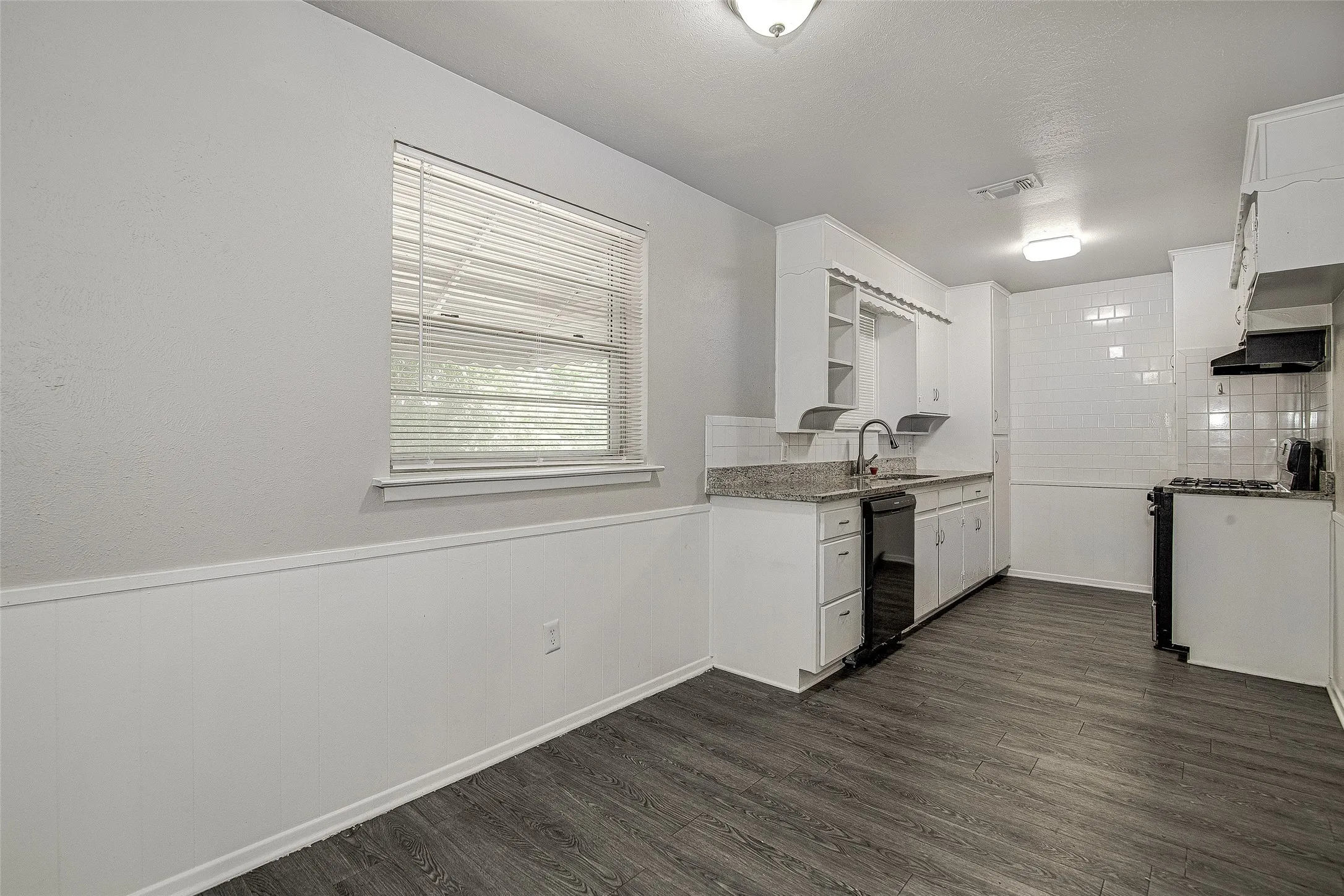 Single Family Residence For Rent in Tarrant County , 509 Branch Circle W, White Settlement, Texas 76108, 3 Bedroom, 2 Bathroom, 2 Garage spaces, 1,260 Sqft, built in 1966, mls#21392794, Real Estate Agent in White Settlement, Homes For Rent in Tarrant county, Homes For Rent in White Settlement, Realtor in White Settlement Texas, Real Estate Brokerage Independent Realty Texas, Luminita Cordes Realtor