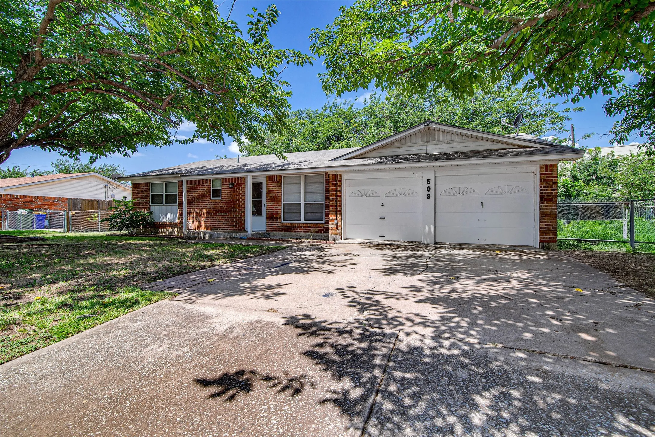 Single Family Residence For Rent in Tarrant County , 509 Branch Circle W, White Settlement, Texas 76108, 3 Bedroom, 2 Bathroom, 2 Garage spaces, 1,260 Sqft, built in 1966, mls#21392794, Real Estate Agent in White Settlement, Homes For Rent in Tarrant county, Homes For Rent in White Settlement, Realtor in White Settlement Texas, Real Estate Brokerage Independent Realty Texas, Luminita Cordes Realtor