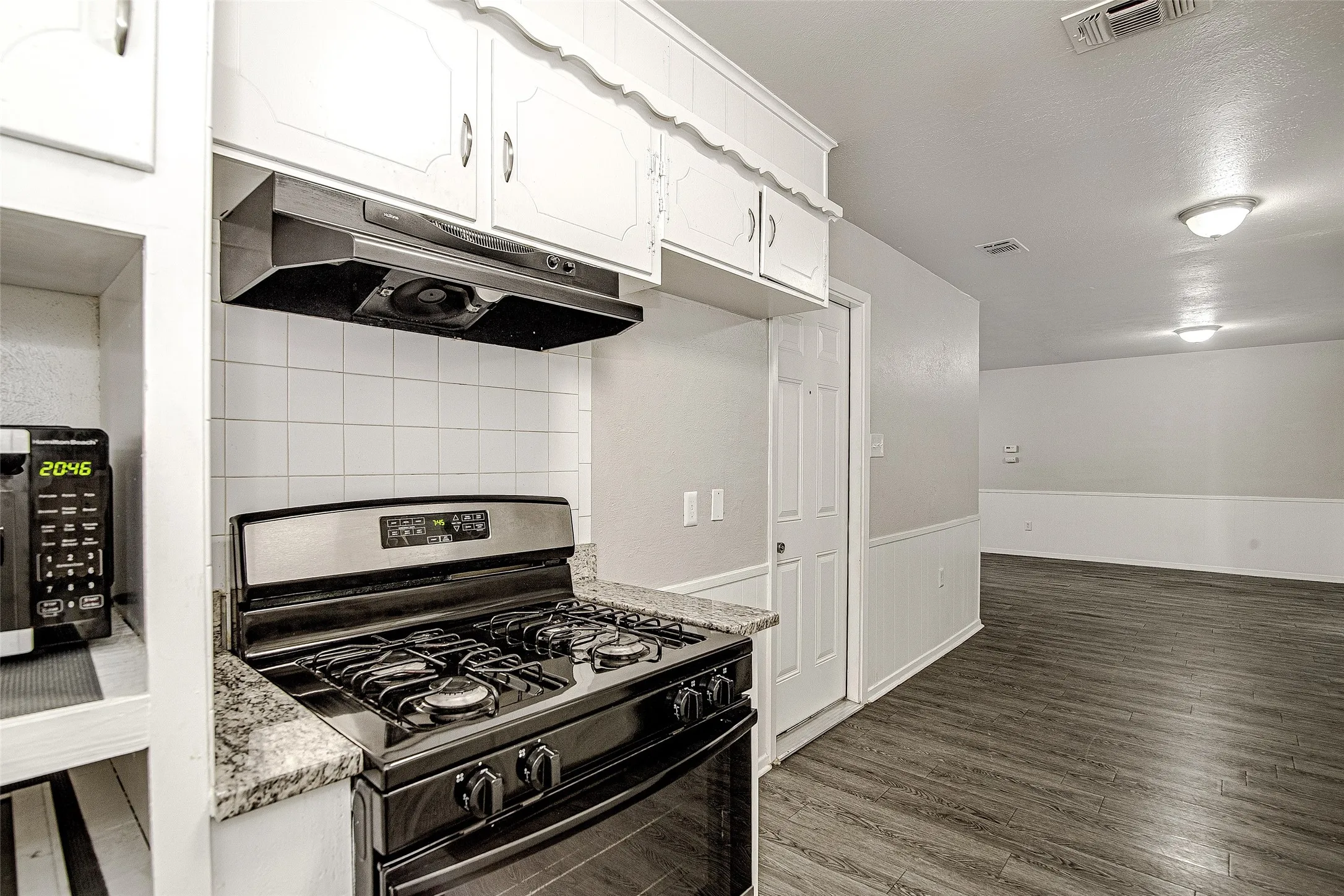 Single Family Residence For Rent in Tarrant County , 509 Branch Circle W, White Settlement, Texas 76108, 3 Bedroom, 2 Bathroom, 2 Garage spaces, 1,260 Sqft, built in 1966, mls#21392794, Real Estate Agent in White Settlement, Homes For Rent in Tarrant county, Homes For Rent in White Settlement, Realtor in White Settlement Texas, Real Estate Brokerage Independent Realty Texas, Luminita Cordes Realtor