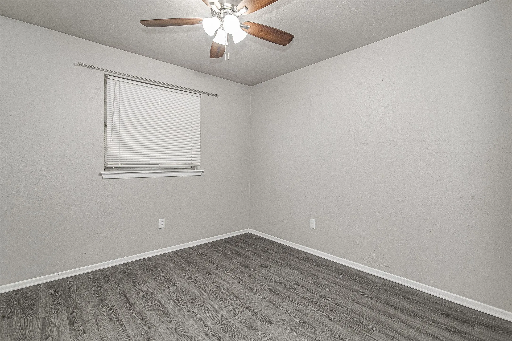 Single Family Residence For Rent in Tarrant County , 509 Branch Circle W, White Settlement, Texas 76108, 3 Bedroom, 2 Bathroom, 2 Garage spaces, 1,260 Sqft, built in 1966, mls#21392794, Real Estate Agent in White Settlement, Homes For Rent in Tarrant county, Homes For Rent in White Settlement, Realtor in White Settlement Texas, Real Estate Brokerage Independent Realty Texas, Luminita Cordes Realtor