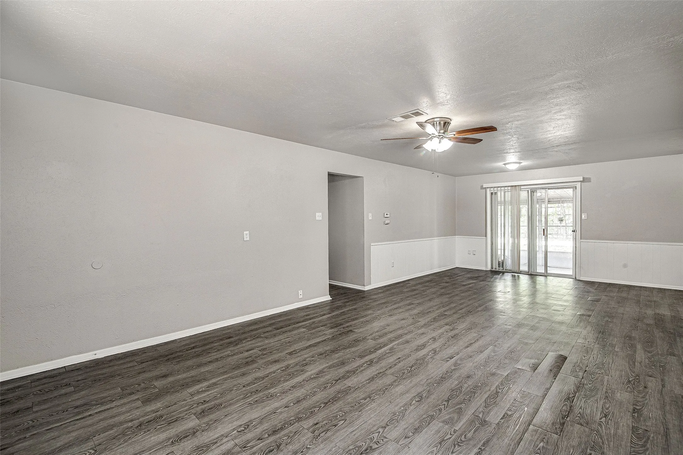 Single Family Residence For Rent in Tarrant County , 509 Branch Circle W, White Settlement, Texas 76108, 3 Bedroom, 2 Bathroom, 2 Garage spaces, 1,260 Sqft, built in 1966, mls#21392794, Real Estate Agent in White Settlement, Homes For Rent in Tarrant county, Homes For Rent in White Settlement, Realtor in White Settlement Texas, Real Estate Brokerage Independent Realty Texas, Luminita Cordes Realtor