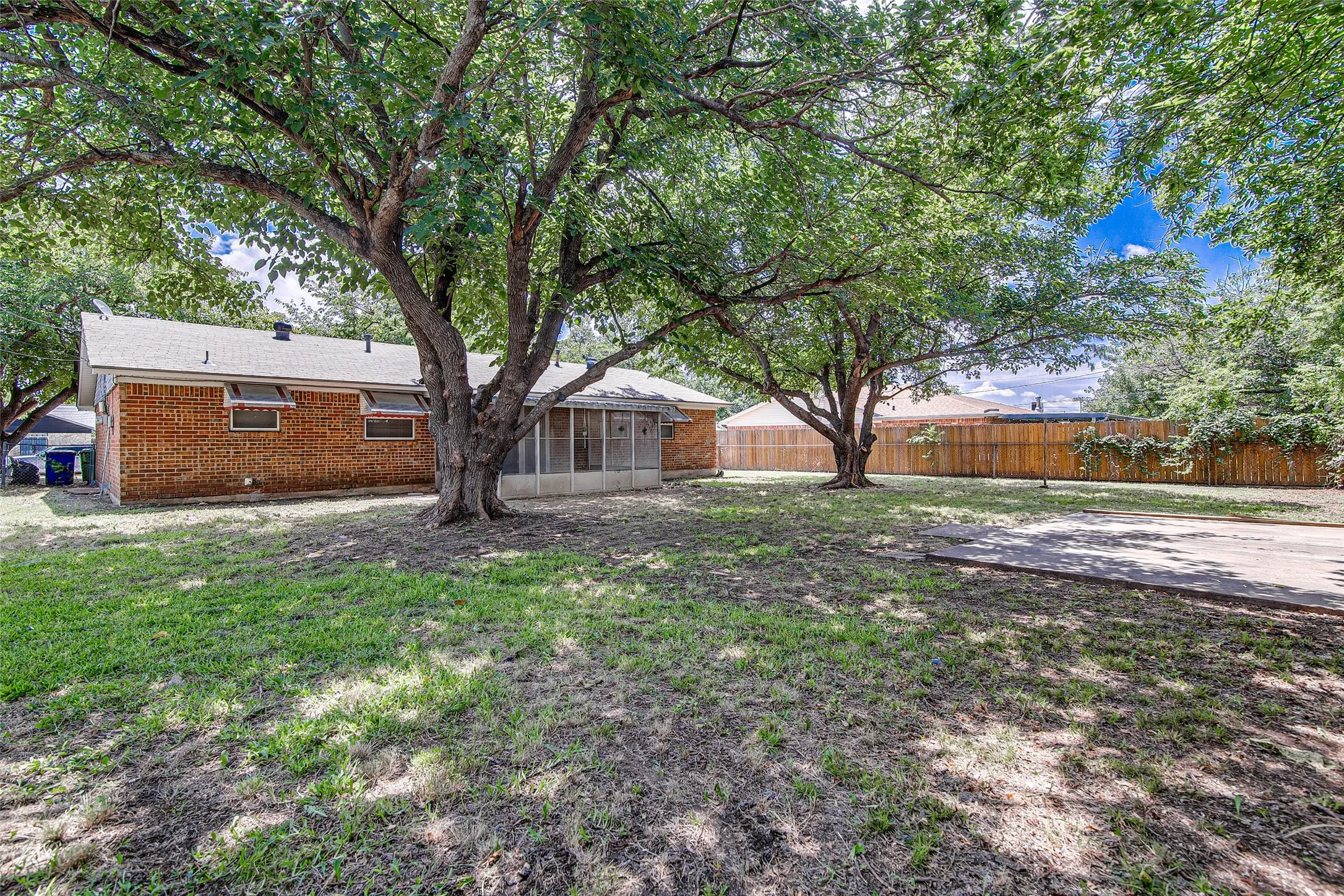 Single Family Residence For Rent in Tarrant County , 509 Branch Circle W, White Settlement, Texas 76108, 3 Bedroom, 2 Bathroom, 2 Garage spaces, 1,260 Sqft, built in 1966, mls#21392794, Real Estate Agent in White Settlement, Homes For Rent in Tarrant county, Homes For Rent in White Settlement, Realtor in White Settlement Texas, Real Estate Brokerage Independent Realty Texas, Luminita Cordes Realtor