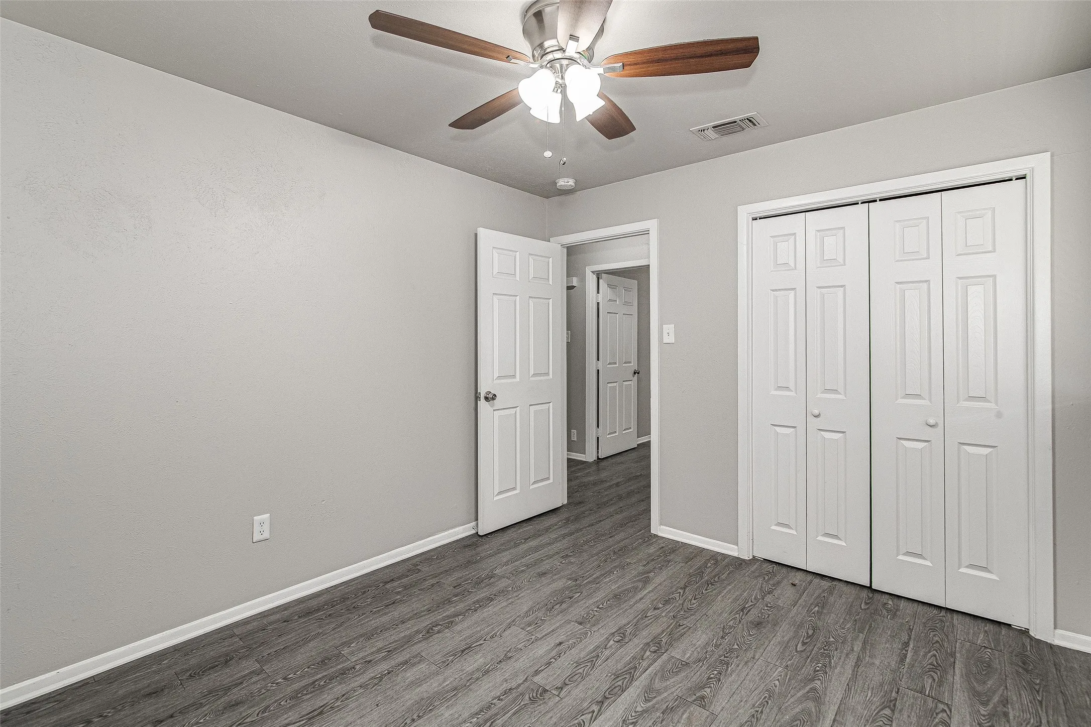 Single Family Residence For Rent in Tarrant County , 509 Branch Circle W, White Settlement, Texas 76108, 3 Bedroom, 2 Bathroom, 2 Garage spaces, 1,260 Sqft, built in 1966, mls#21392794, Real Estate Agent in White Settlement, Homes For Rent in Tarrant county, Homes For Rent in White Settlement, Realtor in White Settlement Texas, Real Estate Brokerage Independent Realty Texas, Luminita Cordes Realtor