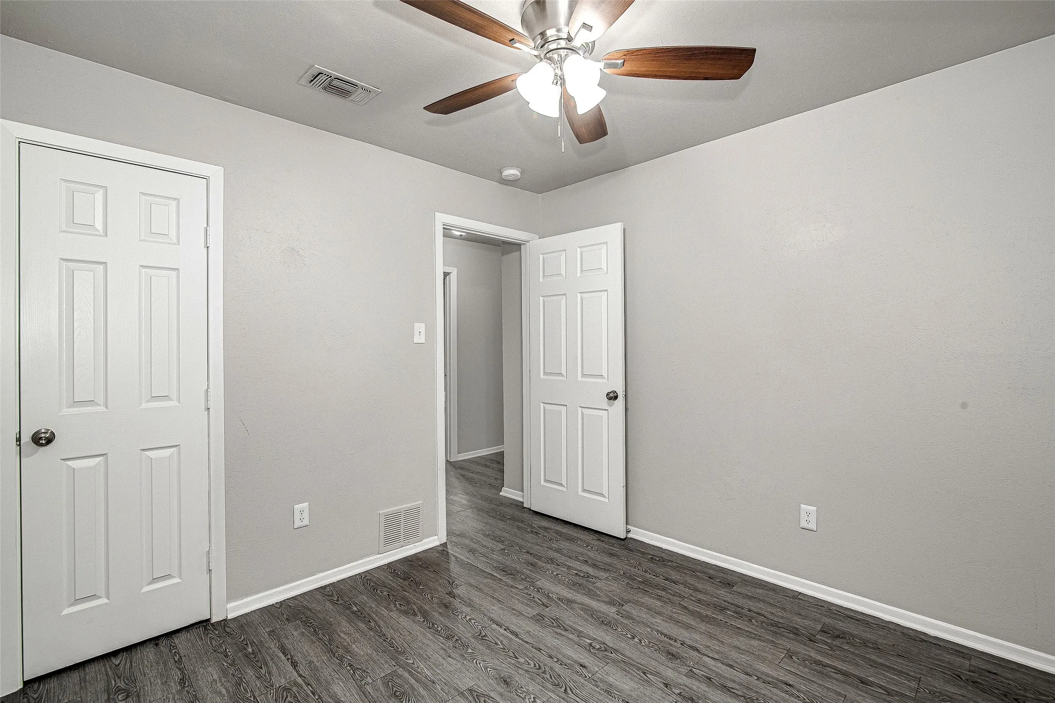 Single Family Residence For Rent in Tarrant County , 509 Branch Circle W, White Settlement, Texas 76108, 3 Bedroom, 2 Bathroom, 2 Garage spaces, 1,260 Sqft, built in 1966, mls#21392794, Real Estate Agent in White Settlement, Homes For Rent in Tarrant county, Homes For Rent in White Settlement, Realtor in White Settlement Texas, Real Estate Brokerage Independent Realty Texas, Luminita Cordes Realtor