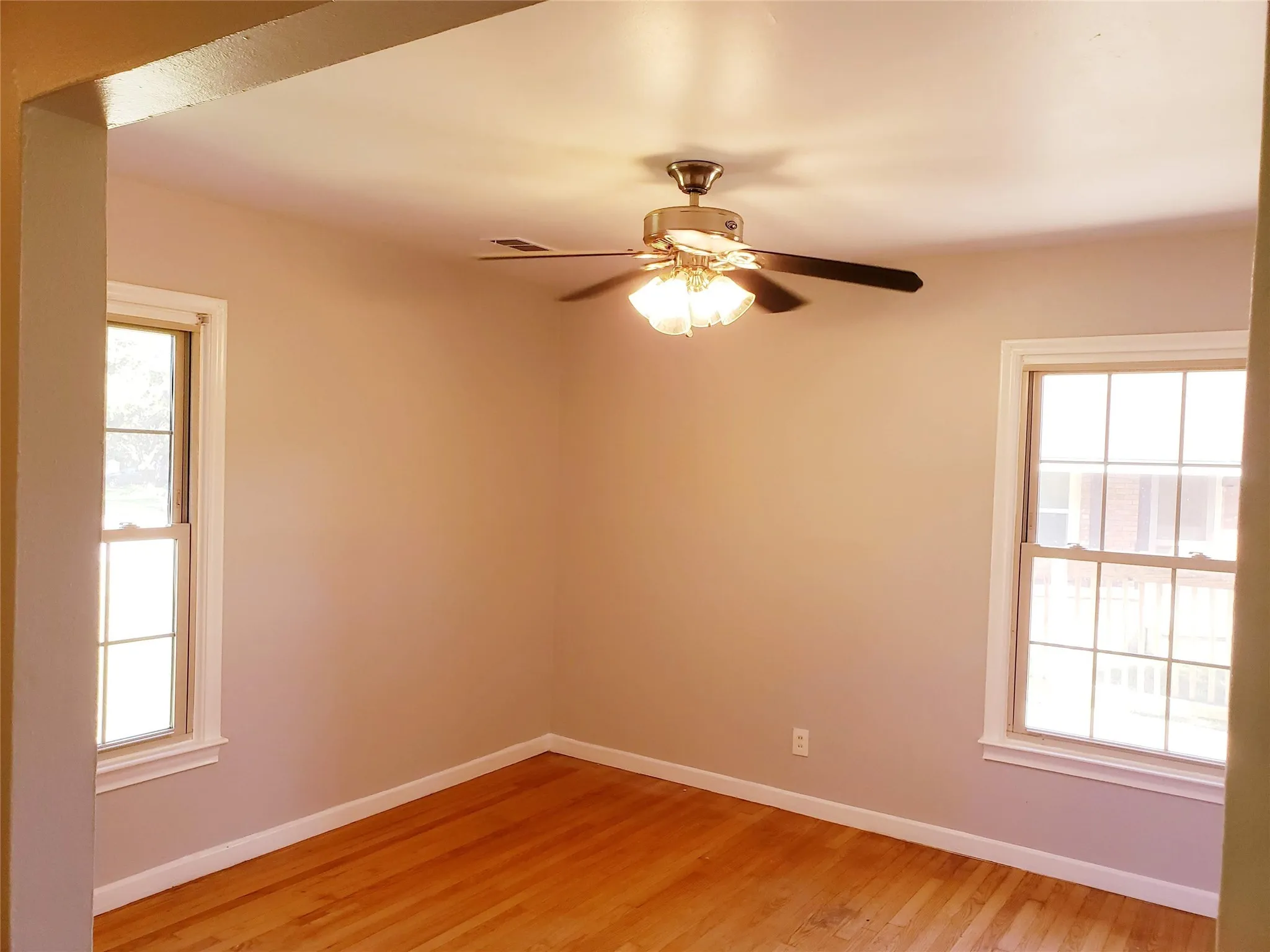 Duplex For Rent in Dallas County , 9344 San Fernando Way, Dallas, Texas 75218, 2 Bedroom, 1 Bathroom, 1 Garage spaces, 1,131 Sqft, built in 1951, mls#21388492, Real Estate Agent in Dallas, Homes For Rent in Dallas county, Homes For Rent in Dallas, Realtor in Dallas Texas, Real Estate Brokerage Independent Realty Texas, Luminita Cordes Realtor