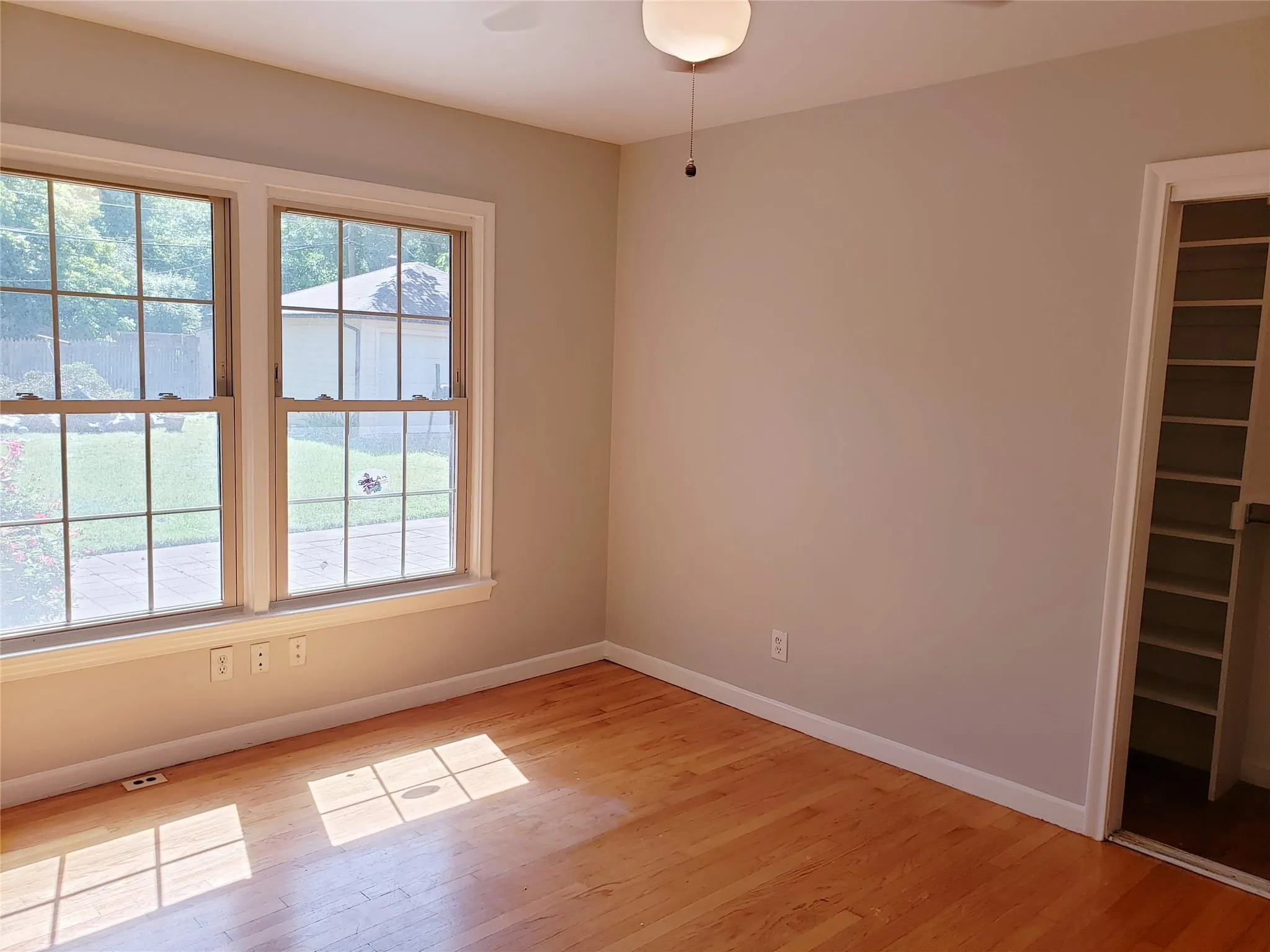 Duplex For Rent in Dallas County , 9344 San Fernando Way, Dallas, Texas 75218, 2 Bedroom, 1 Bathroom, 1 Garage spaces, 1,131 Sqft, built in 1951, mls#21388492, Real Estate Agent in Dallas, Homes For Rent in Dallas county, Homes For Rent in Dallas, Realtor in Dallas Texas, Real Estate Brokerage Independent Realty Texas, Luminita Cordes Realtor