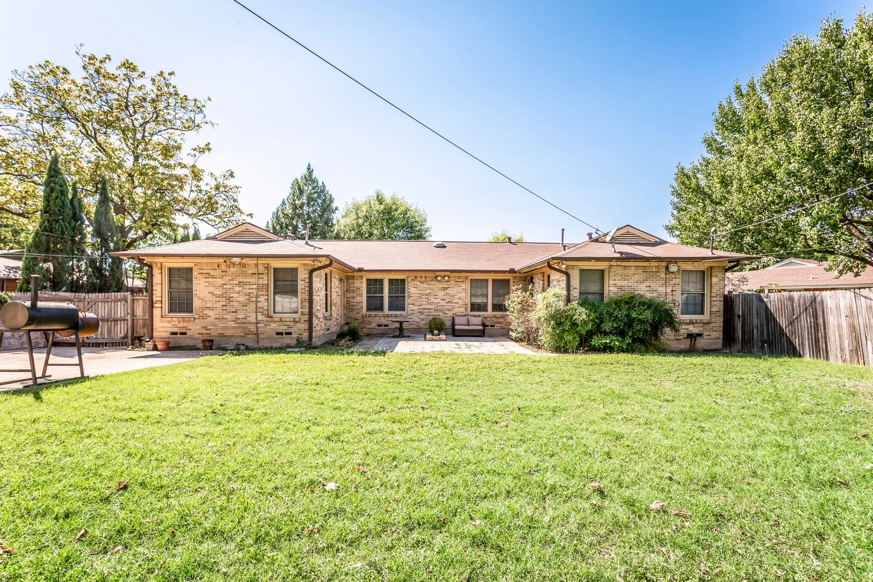 Duplex For Rent in Dallas County , 9344 San Fernando Way, Dallas, Texas 75218, 2 Bedroom, 1 Bathroom, 1 Garage spaces, 1,131 Sqft, built in 1951, mls#21388492, Real Estate Agent in Dallas, Homes For Rent in Dallas county, Homes For Rent in Dallas, Realtor in Dallas Texas, Real Estate Brokerage Independent Realty Texas, Luminita Cordes Realtor