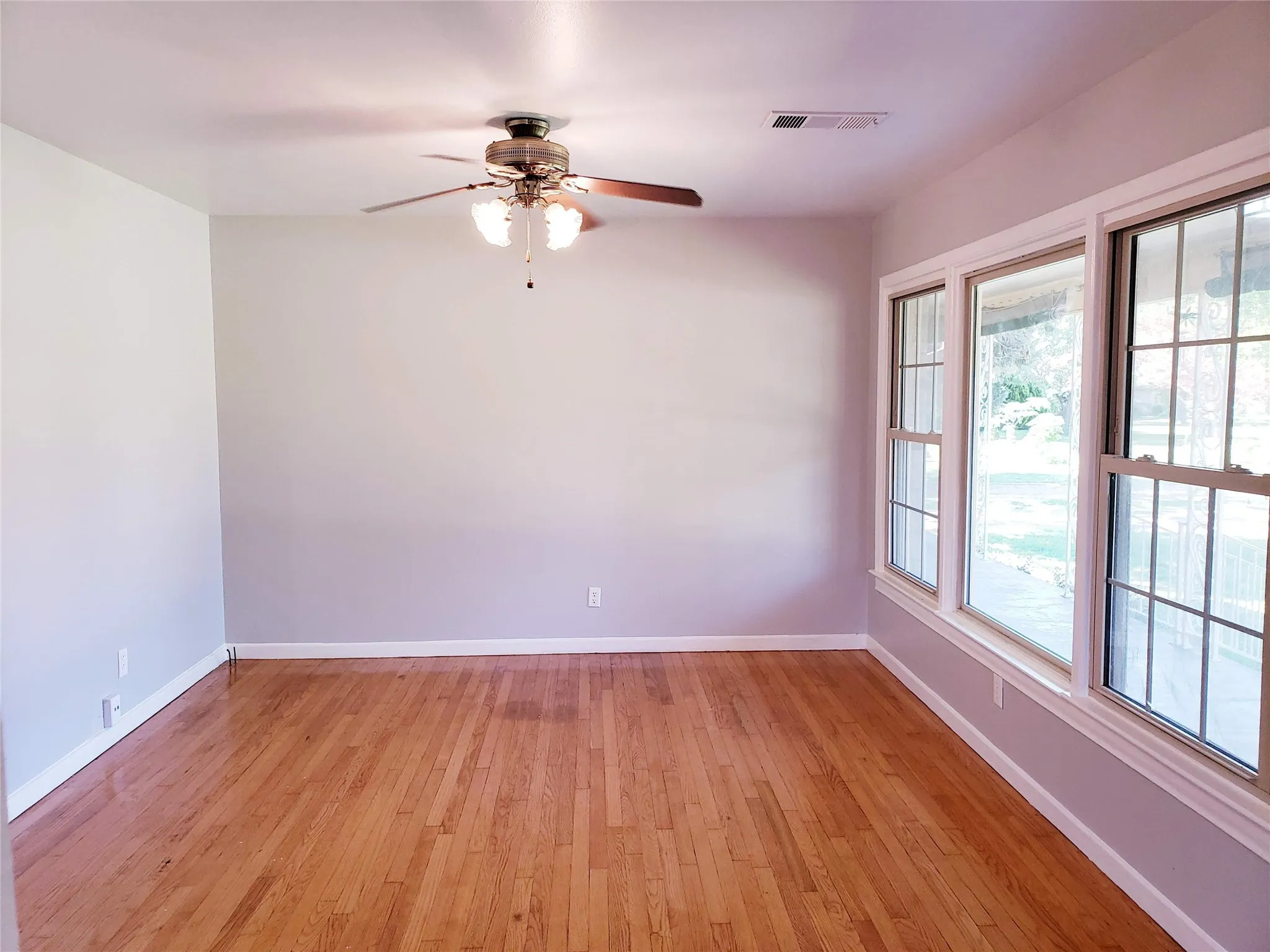 Duplex For Rent in Dallas County , 9344 San Fernando Way, Dallas, Texas 75218, 2 Bedroom, 1 Bathroom, 1 Garage spaces, 1,131 Sqft, built in 1951, mls#21388492, Real Estate Agent in Dallas, Homes For Rent in Dallas county, Homes For Rent in Dallas, Realtor in Dallas Texas, Real Estate Brokerage Independent Realty Texas, Luminita Cordes Realtor