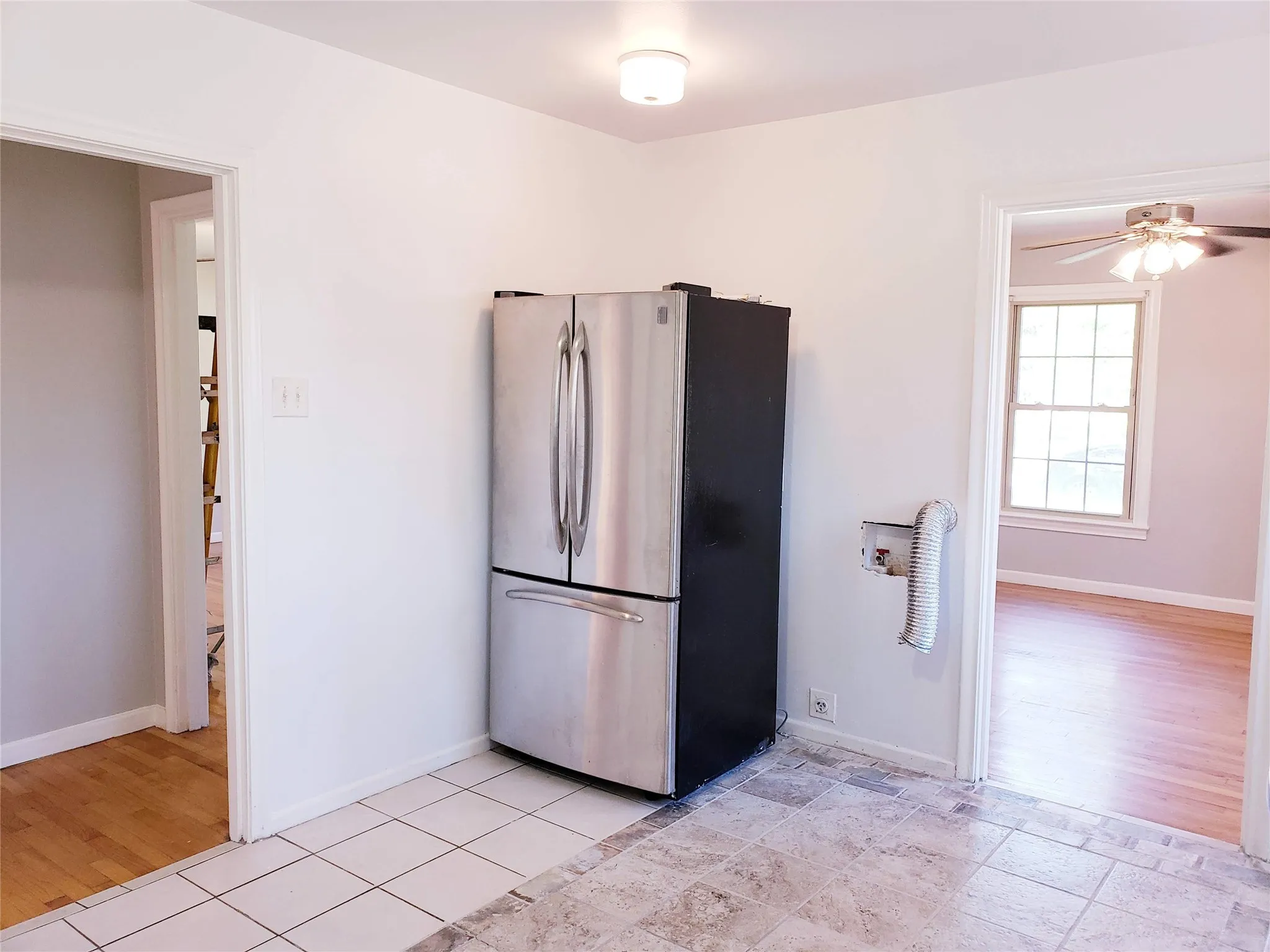 Duplex For Rent in Dallas County , 9344 San Fernando Way, Dallas, Texas 75218, 2 Bedroom, 1 Bathroom, 1 Garage spaces, 1,131 Sqft, built in 1951, mls#21388492, Real Estate Agent in Dallas, Homes For Rent in Dallas county, Homes For Rent in Dallas, Realtor in Dallas Texas, Real Estate Brokerage Independent Realty Texas, Luminita Cordes Realtor