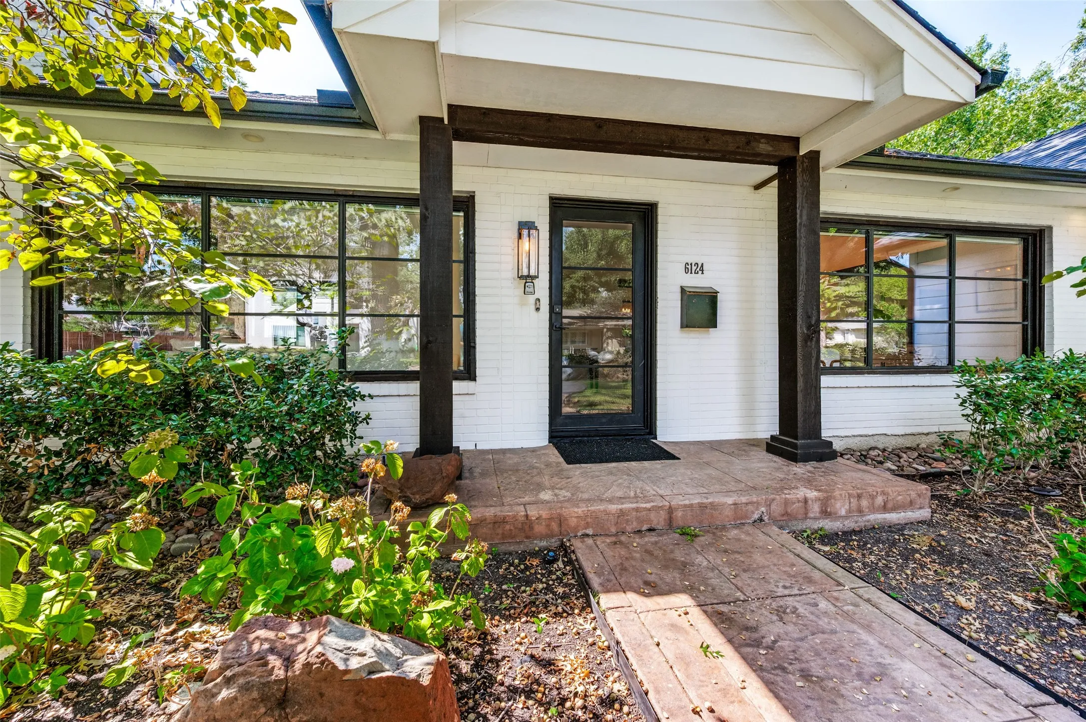 Single Family Residence For Rent in Dallas County , 6124 Del Norte Lane, Dallas, Texas 75225, 3 Bedroom, 2 Bathroom, 2 Garage spaces, 2,071 Sqft, built in 1950, mls#21392815, Real Estate Agent in Dallas, Homes For Rent in Dallas county, Homes For Rent in Dallas, Realtor in Dallas Texas, Real Estate Brokerage Independent Realty Texas, Luminita Cordes Realtor