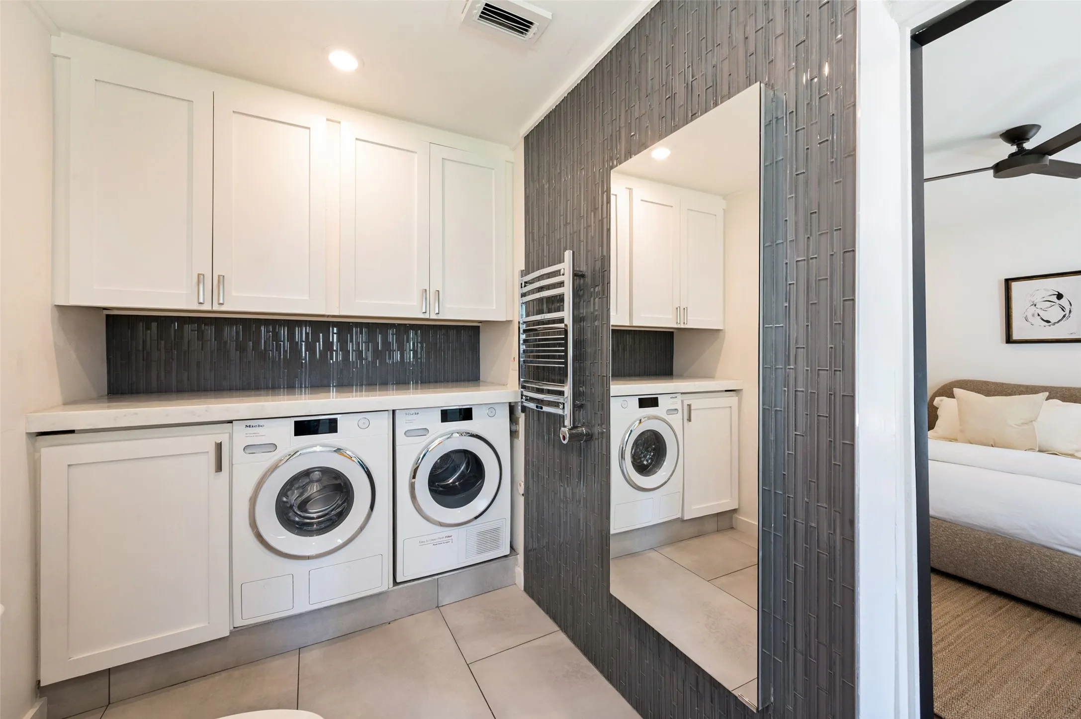 Single Family Residence For Rent in Dallas County , 6124 Del Norte Lane, Dallas, Texas 75225, 3 Bedroom, 2 Bathroom, 2 Garage spaces, 2,071 Sqft, built in 1950, mls#21392815, Real Estate Agent in Dallas, Homes For Rent in Dallas county, Homes For Rent in Dallas, Realtor in Dallas Texas, Real Estate Brokerage Independent Realty Texas, Luminita Cordes Realtor