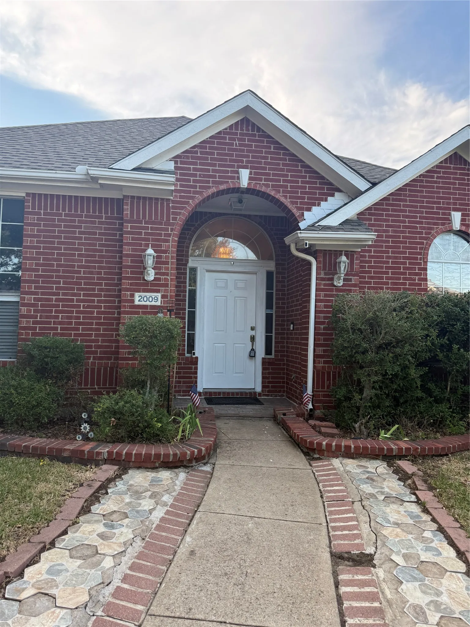 Single Family Residence For Rent in Dallas County , 2009 Brook Tree Drive, Garland, Texas 75040, 3 Bedroom, 2 Bathroom, 2 Garage spaces, 1,903 Sqft, built in 1999, mls#21392829, Real Estate Agent in Garland, Homes For Rent in Dallas county, Homes For Rent in Garland, Realtor in Garland Texas, Real Estate Brokerage Independent Realty Texas, Luminita Cordes Realtor