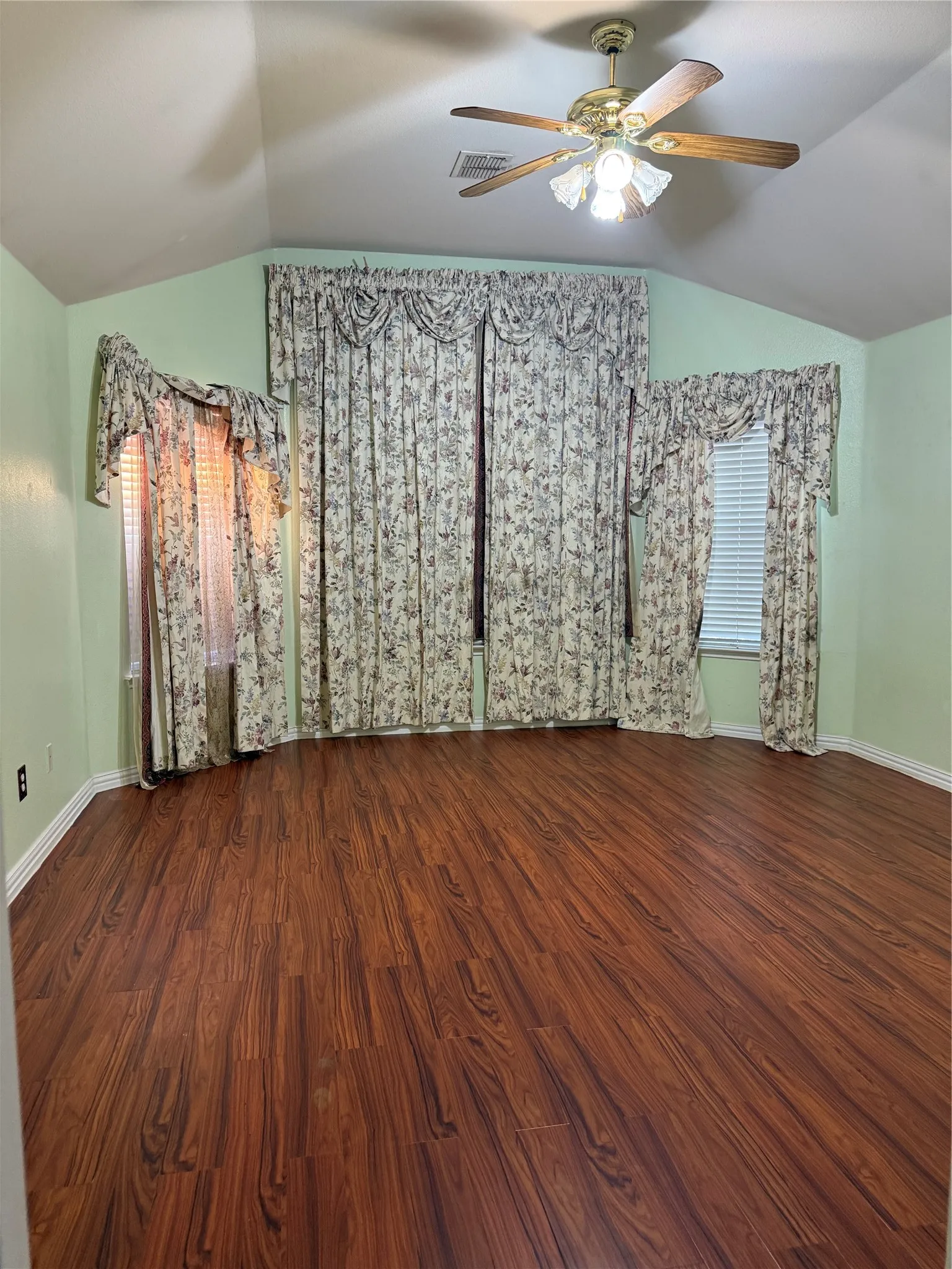 Single Family Residence For Rent in Dallas County , 2009 Brook Tree Drive, Garland, Texas 75040, 3 Bedroom, 2 Bathroom, 2 Garage spaces, 1,903 Sqft, built in 1999, mls#21392829, Real Estate Agent in Garland, Homes For Rent in Dallas county, Homes For Rent in Garland, Realtor in Garland Texas, Real Estate Brokerage Independent Realty Texas, Luminita Cordes Realtor
