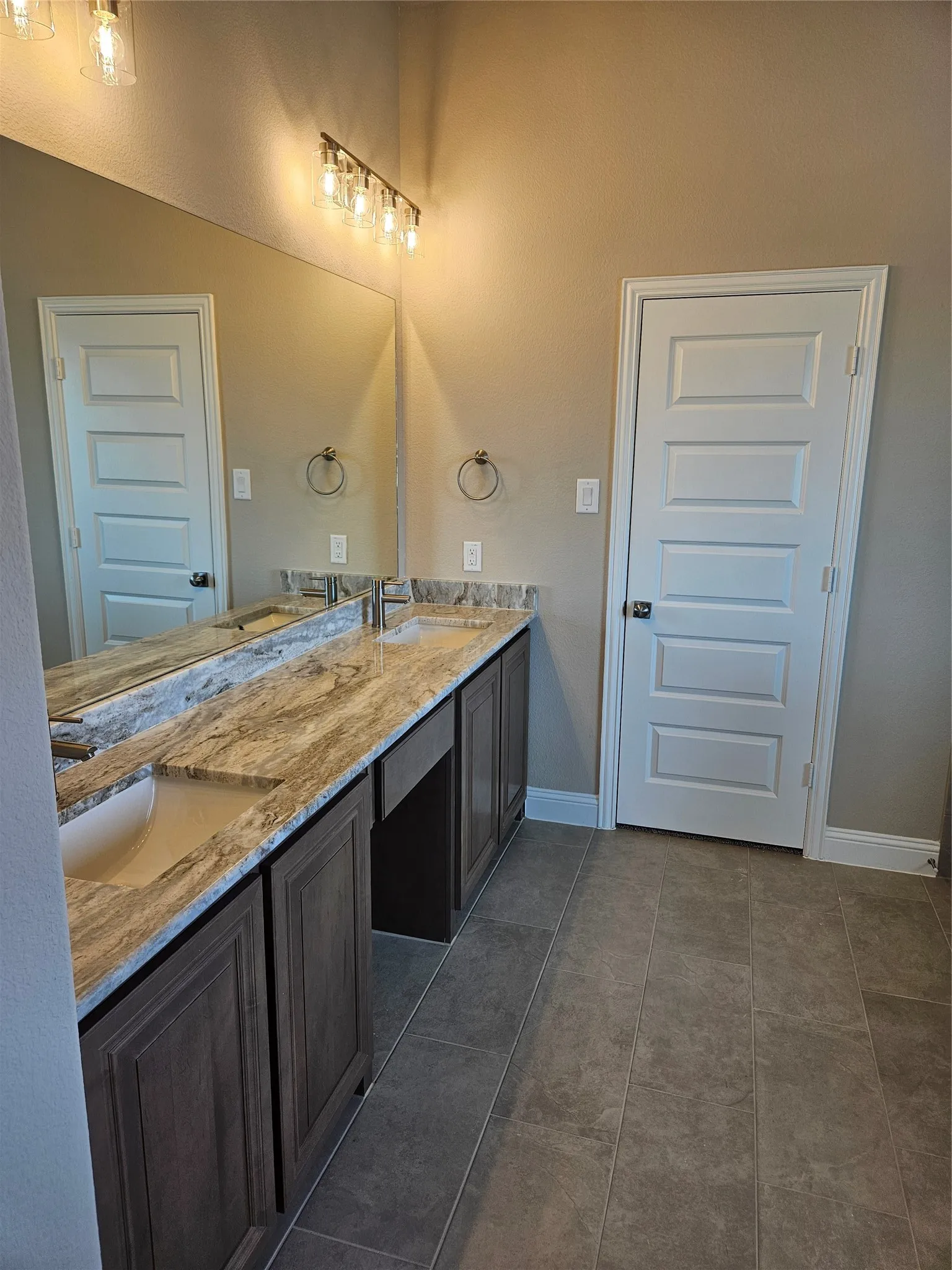 Single Family Residence For Sale in Grayson County , 2721 Silo Lane, Van Alstyne, Texas 75495, 4 Bedroom, 3 Bathroom, 6 Garage spaces, 2,843 Sqft, built in 2026, mls#21392830, Real Estate Agent in Van Alstyne, Homes For Sale in Grayson county, Homes For Sale in Van Alstyne, Realtor in Van Alstyne Texas, Real Estate Brokerage Independent Realty Texas, Luminita Cordes Realtor