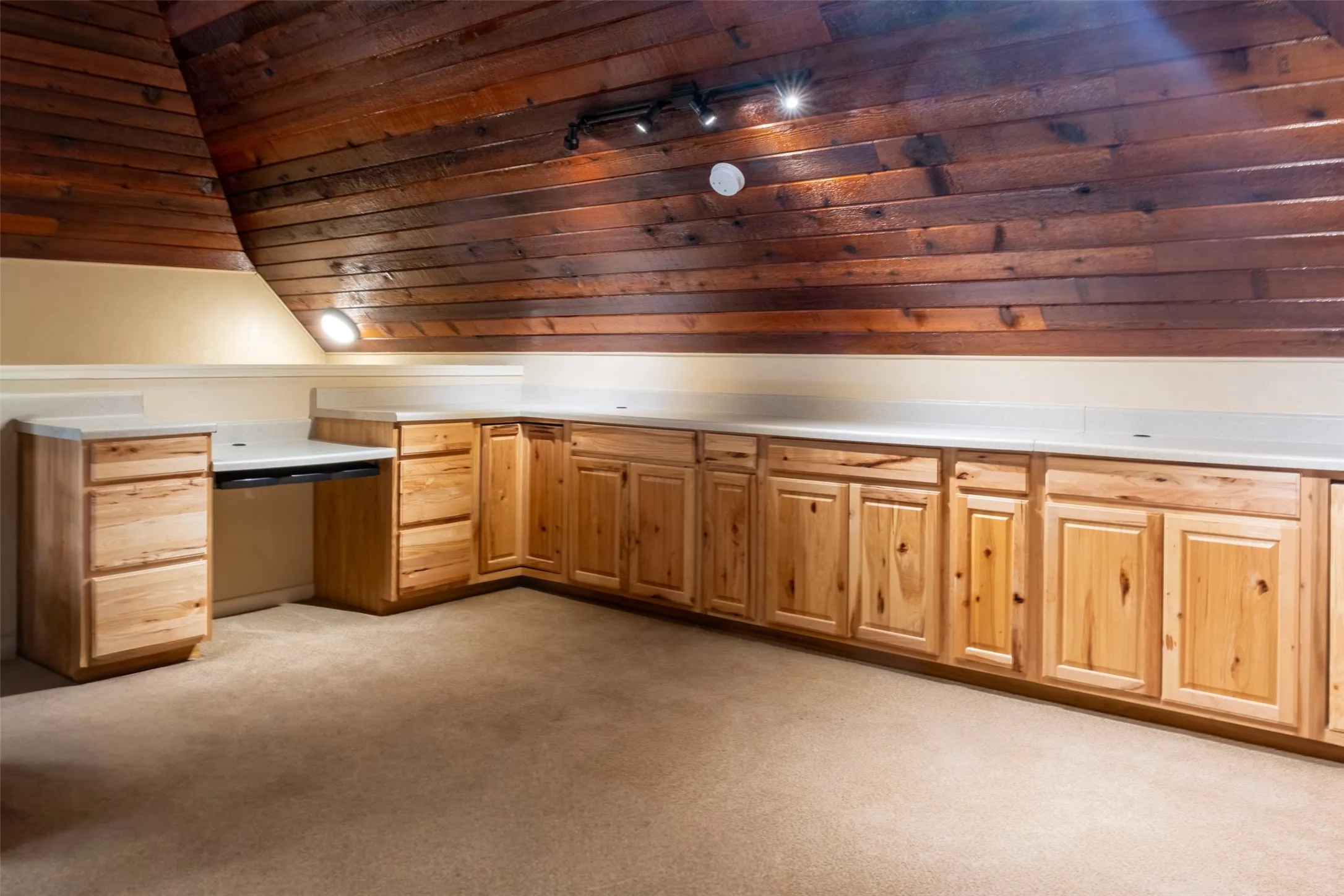 Single Family Residence For Sale in Wood County , 167 Blue Water Point, Holly Lake Ranch, Texas 75765, 2 Bedroom, 2 Bathroom, Garage spaces, 1,437 Sqft, built in 1980, mls#21392327, Real Estate Agent in Holly Lake Ranch, Homes For Sale in Wood county, Homes For Sale in Holly Lake Ranch, Realtor in Holly Lake Ranch Texas, Real Estate Brokerage Independent Realty Texas, Luminita Cordes Realtor
