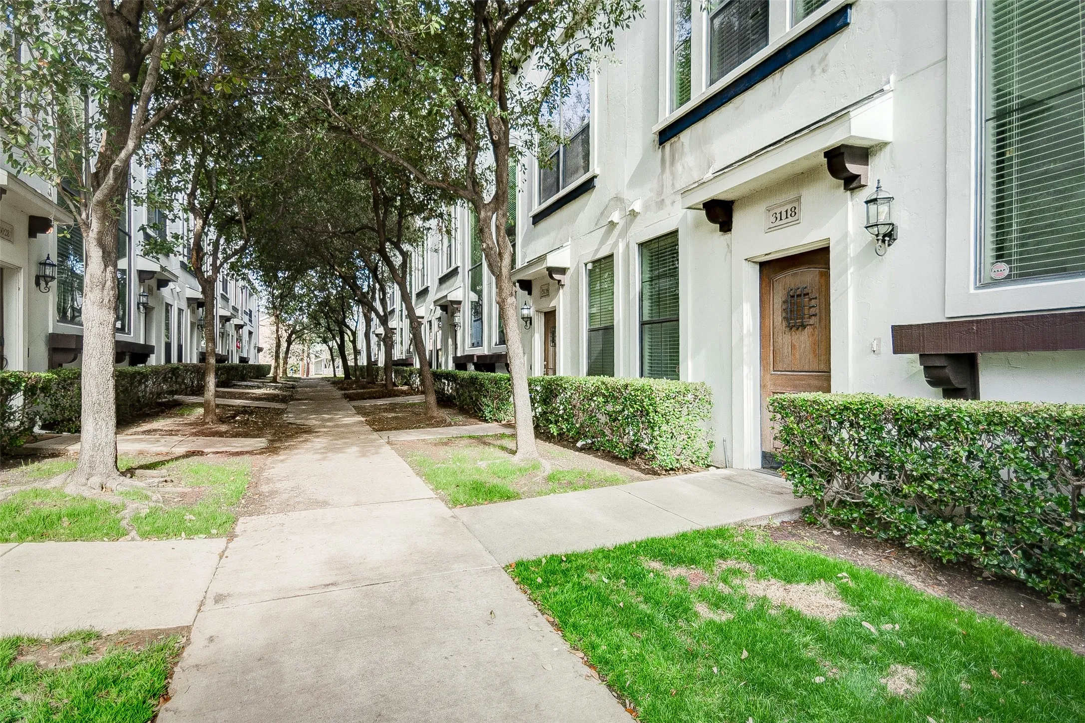 Townhouse For Rent in Dallas County , 3118 Carmel Street, Dallas, Texas 75204, 3 Bedroom, 4 Bathroom, 2 Garage spaces, 1,940 Sqft, built in 2004, mls#21392834, Real Estate Agent in Dallas, Homes For Rent in Dallas county, Homes For Rent in Dallas, Realtor in Dallas Texas, Real Estate Brokerage Independent Realty Texas, Luminita Cordes Realtor