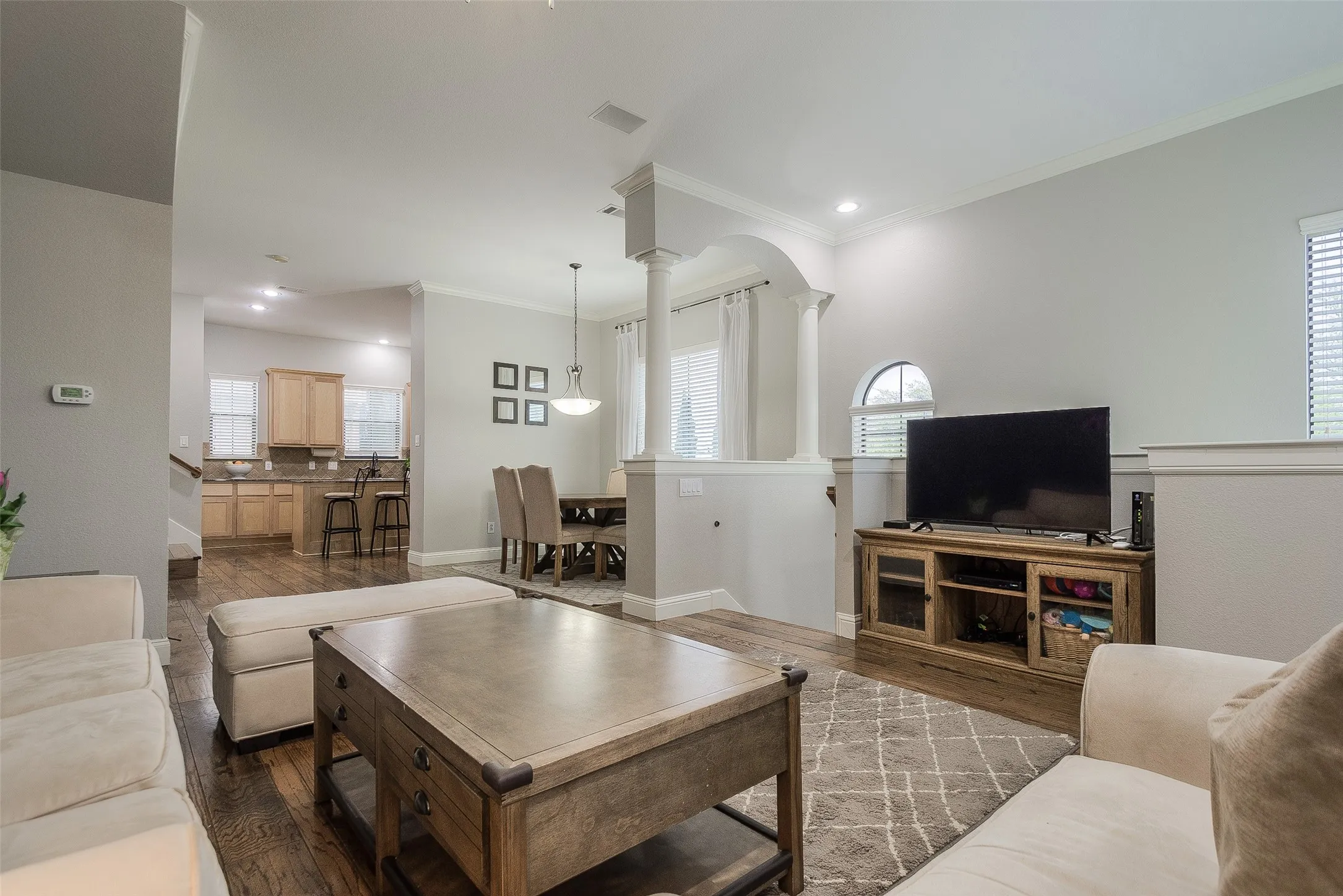 Townhouse For Rent in Dallas County , 3118 Carmel Street, Dallas, Texas 75204, 3 Bedroom, 4 Bathroom, 2 Garage spaces, 1,940 Sqft, built in 2004, mls#21392834, Real Estate Agent in Dallas, Homes For Rent in Dallas county, Homes For Rent in Dallas, Realtor in Dallas Texas, Real Estate Brokerage Independent Realty Texas, Luminita Cordes Realtor