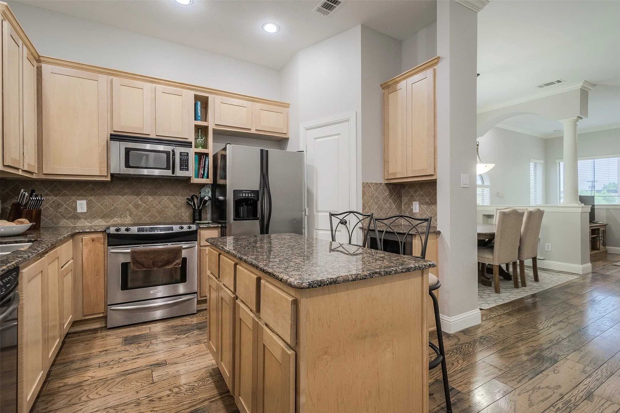 Townhouse For Rent in Dallas County , 3118 Carmel Street, Dallas, Texas 75204, 3 Bedroom, 4 Bathroom, 2 Garage spaces, 1,940 Sqft, built in 2004, mls#21392834, Real Estate Agent in Dallas, Homes For Rent in Dallas county, Homes For Rent in Dallas, Realtor in Dallas Texas, Real Estate Brokerage Independent Realty Texas, Luminita Cordes Realtor