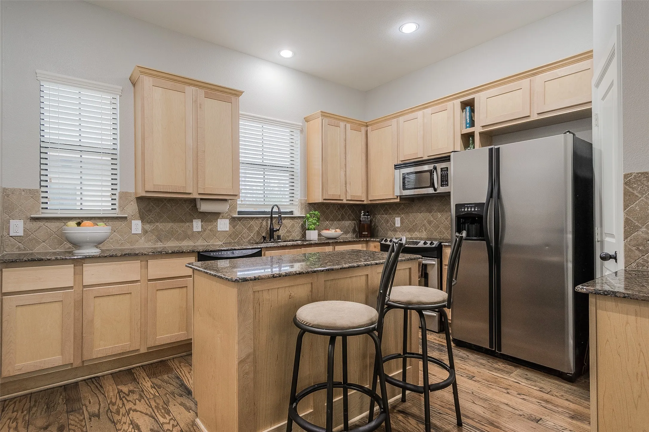 Townhouse For Rent in Dallas County , 3118 Carmel Street, Dallas, Texas 75204, 3 Bedroom, 4 Bathroom, 2 Garage spaces, 1,940 Sqft, built in 2004, mls#21392834, Real Estate Agent in Dallas, Homes For Rent in Dallas county, Homes For Rent in Dallas, Realtor in Dallas Texas, Real Estate Brokerage Independent Realty Texas, Luminita Cordes Realtor