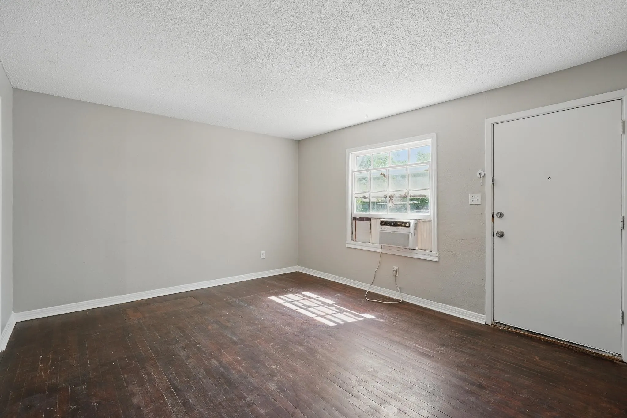 Single Family Residence For Rent in Taylor County , 1526 Green Street, Abilene, Texas 79603, 3 Bedroom, 1 Bathroom, 1 Garage spaces, 942 Sqft, built in 1950, mls#21392831, Real Estate Agent in Abilene, Homes For Rent in Taylor county, Homes For Rent in Abilene, Realtor in Abilene Texas, Real Estate Brokerage Independent Realty Texas, Luminita Cordes Realtor