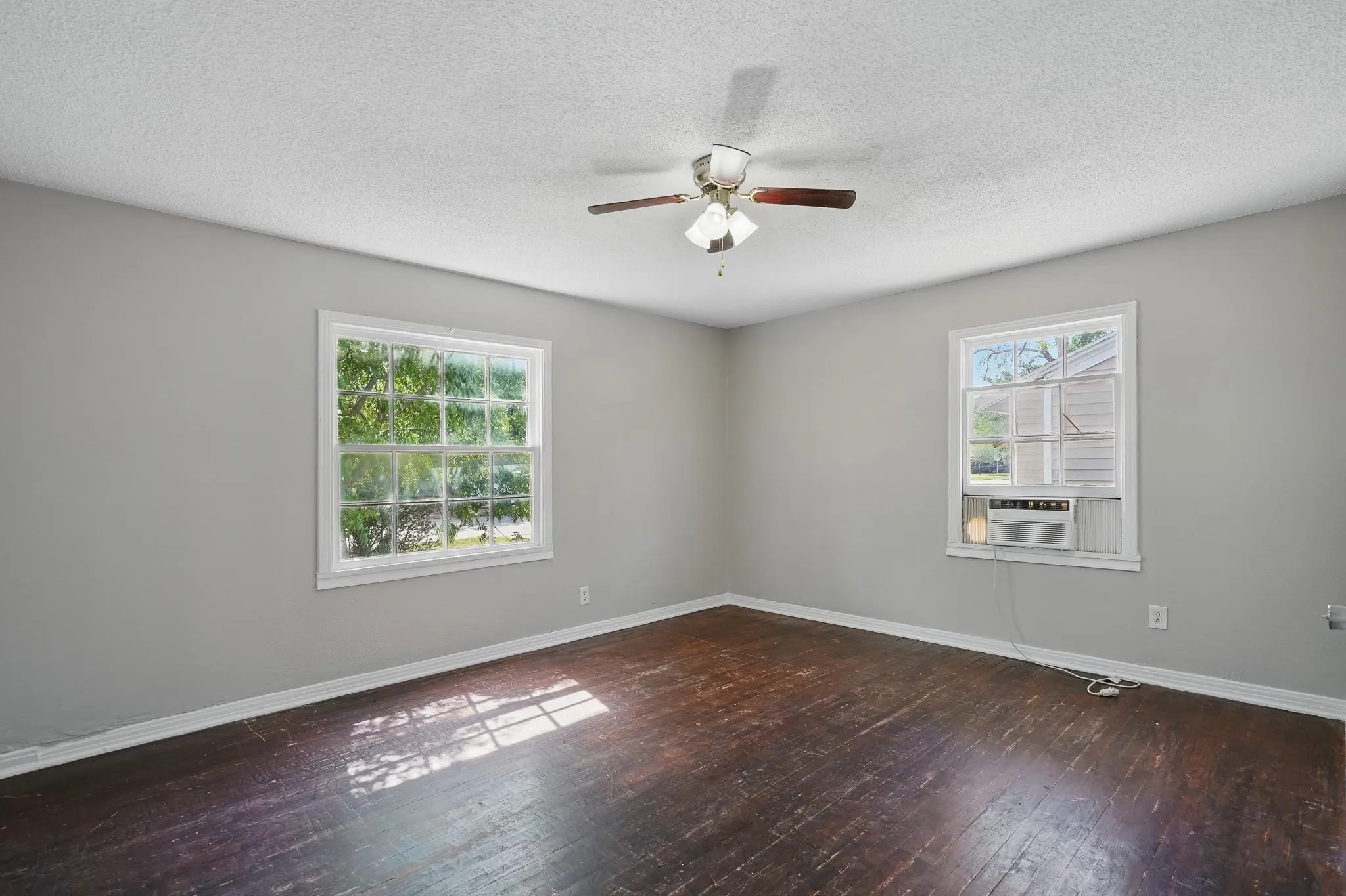 Single Family Residence For Rent in Taylor County , 1526 Green Street, Abilene, Texas 79603, 3 Bedroom, 1 Bathroom, 1 Garage spaces, 942 Sqft, built in 1950, mls#21392831, Real Estate Agent in Abilene, Homes For Rent in Taylor county, Homes For Rent in Abilene, Realtor in Abilene Texas, Real Estate Brokerage Independent Realty Texas, Luminita Cordes Realtor