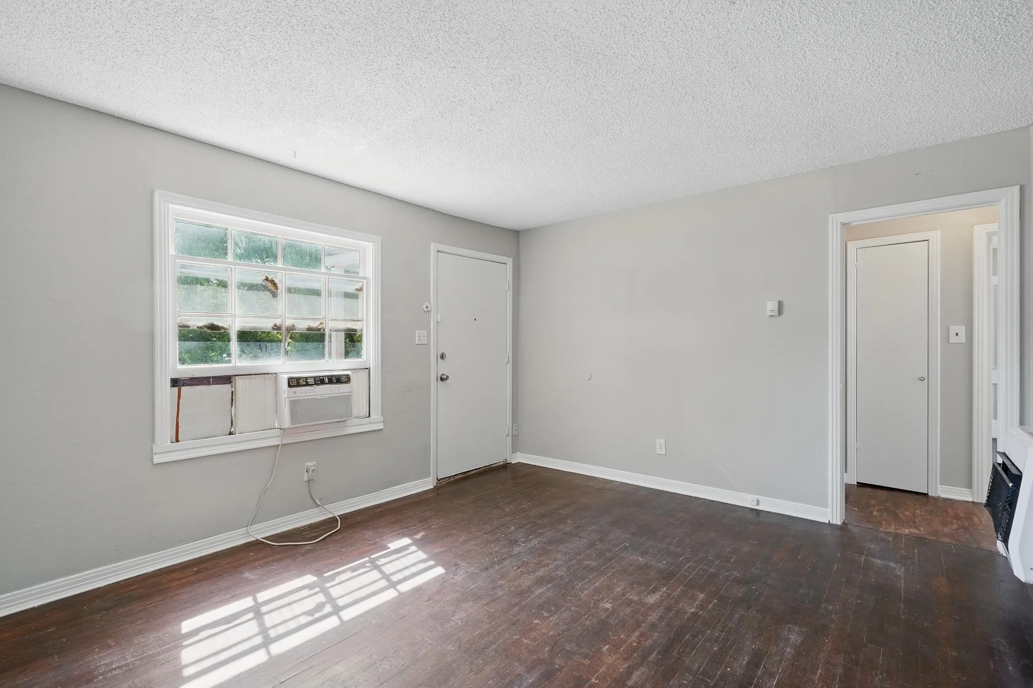Single Family Residence For Rent in Taylor County , 1526 Green Street, Abilene, Texas 79603, 3 Bedroom, 1 Bathroom, 1 Garage spaces, 942 Sqft, built in 1950, mls#21392831, Real Estate Agent in Abilene, Homes For Rent in Taylor county, Homes For Rent in Abilene, Realtor in Abilene Texas, Real Estate Brokerage Independent Realty Texas, Luminita Cordes Realtor