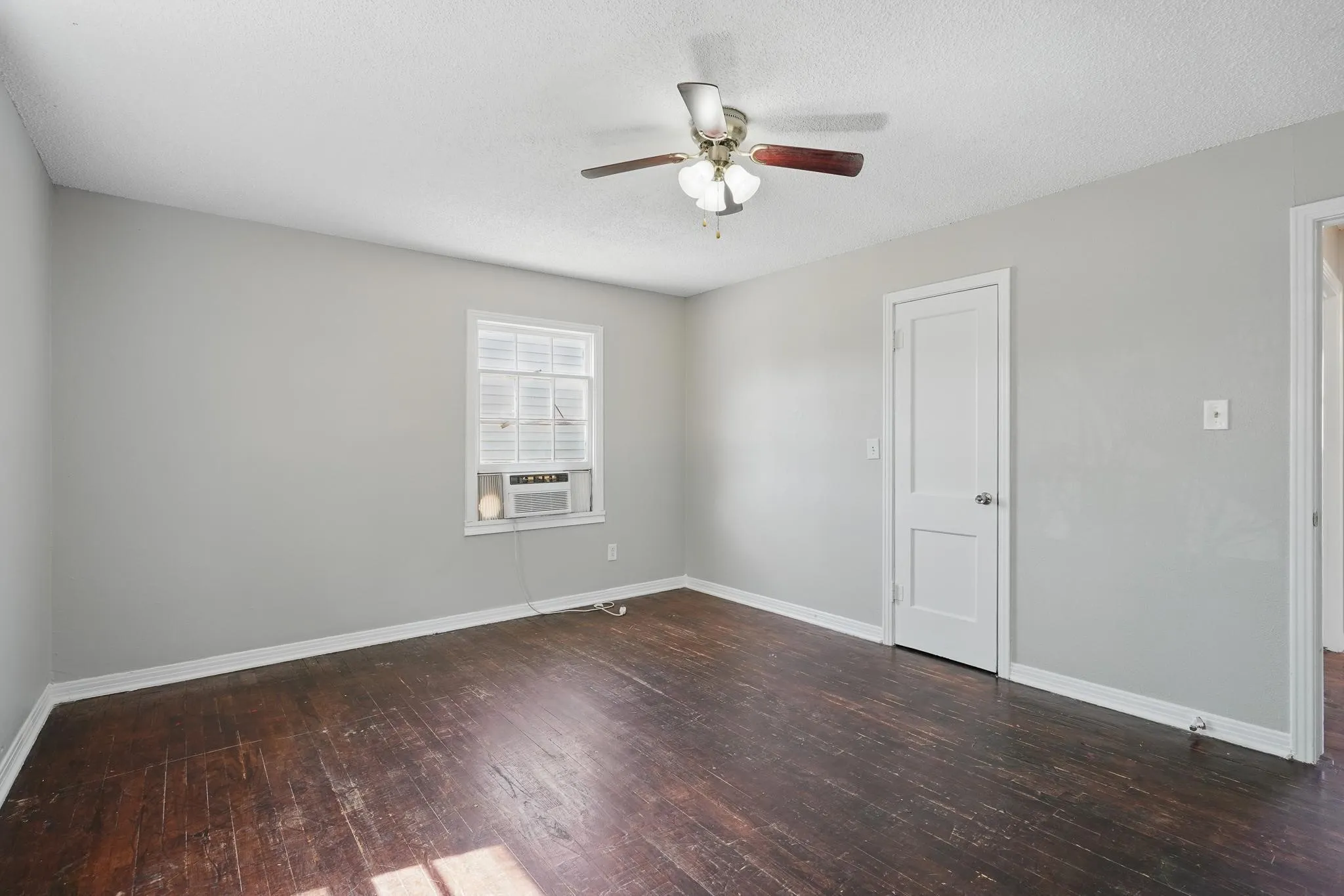Single Family Residence For Rent in Taylor County , 1526 Green Street, Abilene, Texas 79603, 3 Bedroom, 1 Bathroom, 1 Garage spaces, 942 Sqft, built in 1950, mls#21392831, Real Estate Agent in Abilene, Homes For Rent in Taylor county, Homes For Rent in Abilene, Realtor in Abilene Texas, Real Estate Brokerage Independent Realty Texas, Luminita Cordes Realtor