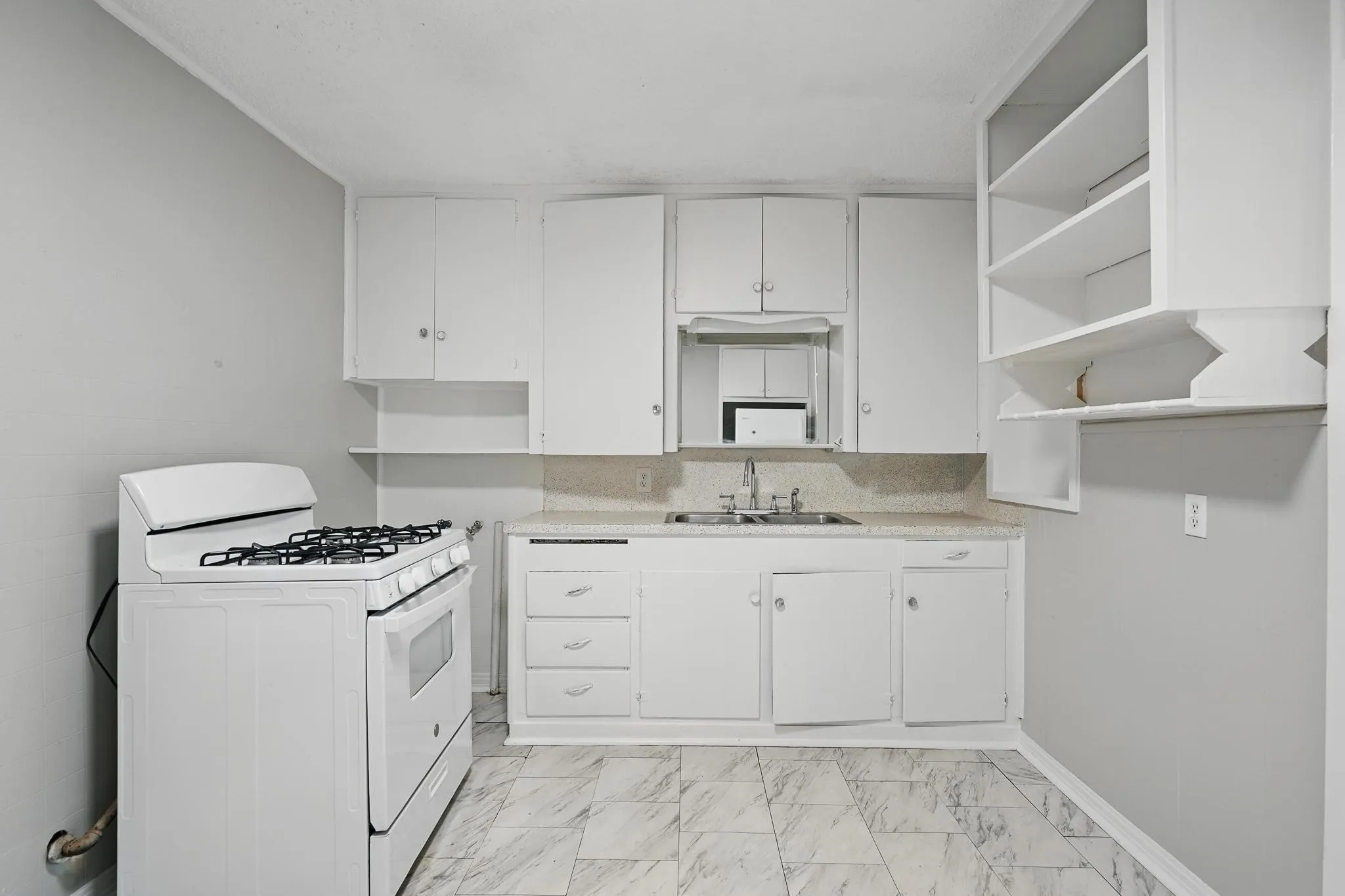 Single Family Residence For Rent in Taylor County , 1526 Green Street, Abilene, Texas 79603, 3 Bedroom, 1 Bathroom, 1 Garage spaces, 942 Sqft, built in 1950, mls#21392831, Real Estate Agent in Abilene, Homes For Rent in Taylor county, Homes For Rent in Abilene, Realtor in Abilene Texas, Real Estate Brokerage Independent Realty Texas, Luminita Cordes Realtor