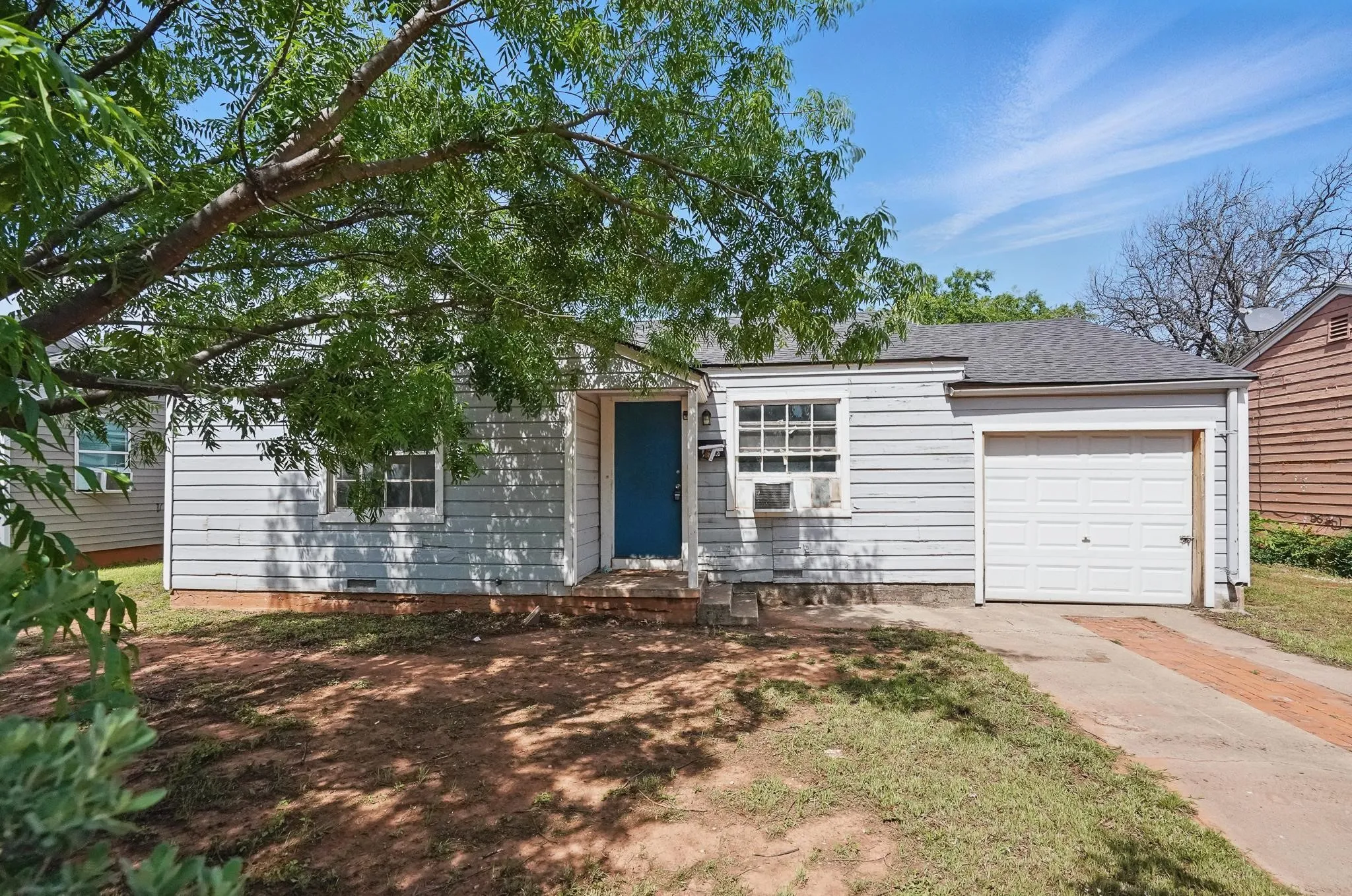 Single Family Residence For Rent in Taylor County , 1526 Green Street, Abilene, Texas 79603, 3 Bedroom, 1 Bathroom, 1 Garage spaces, 942 Sqft, built in 1950, mls#21392831, Real Estate Agent in Abilene, Homes For Rent in Taylor county, Homes For Rent in Abilene, Realtor in Abilene Texas, Real Estate Brokerage Independent Realty Texas, Luminita Cordes Realtor