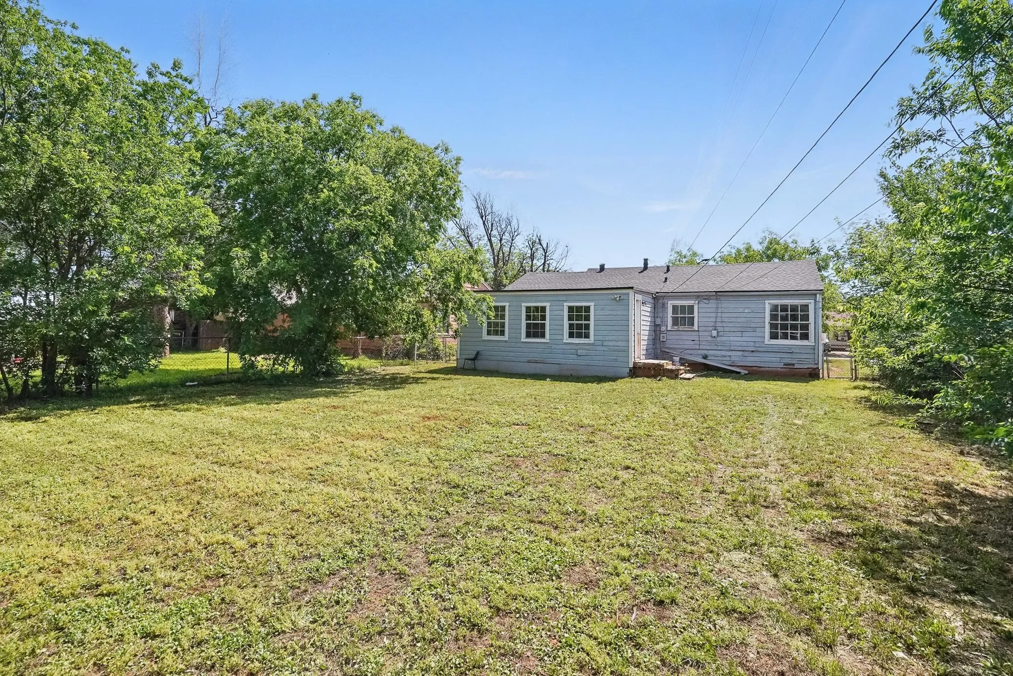 Single Family Residence For Rent in Taylor County , 1526 Green Street, Abilene, Texas 79603, 3 Bedroom, 1 Bathroom, 1 Garage spaces, 942 Sqft, built in 1950, mls#21392831, Real Estate Agent in Abilene, Homes For Rent in Taylor county, Homes For Rent in Abilene, Realtor in Abilene Texas, Real Estate Brokerage Independent Realty Texas, Luminita Cordes Realtor