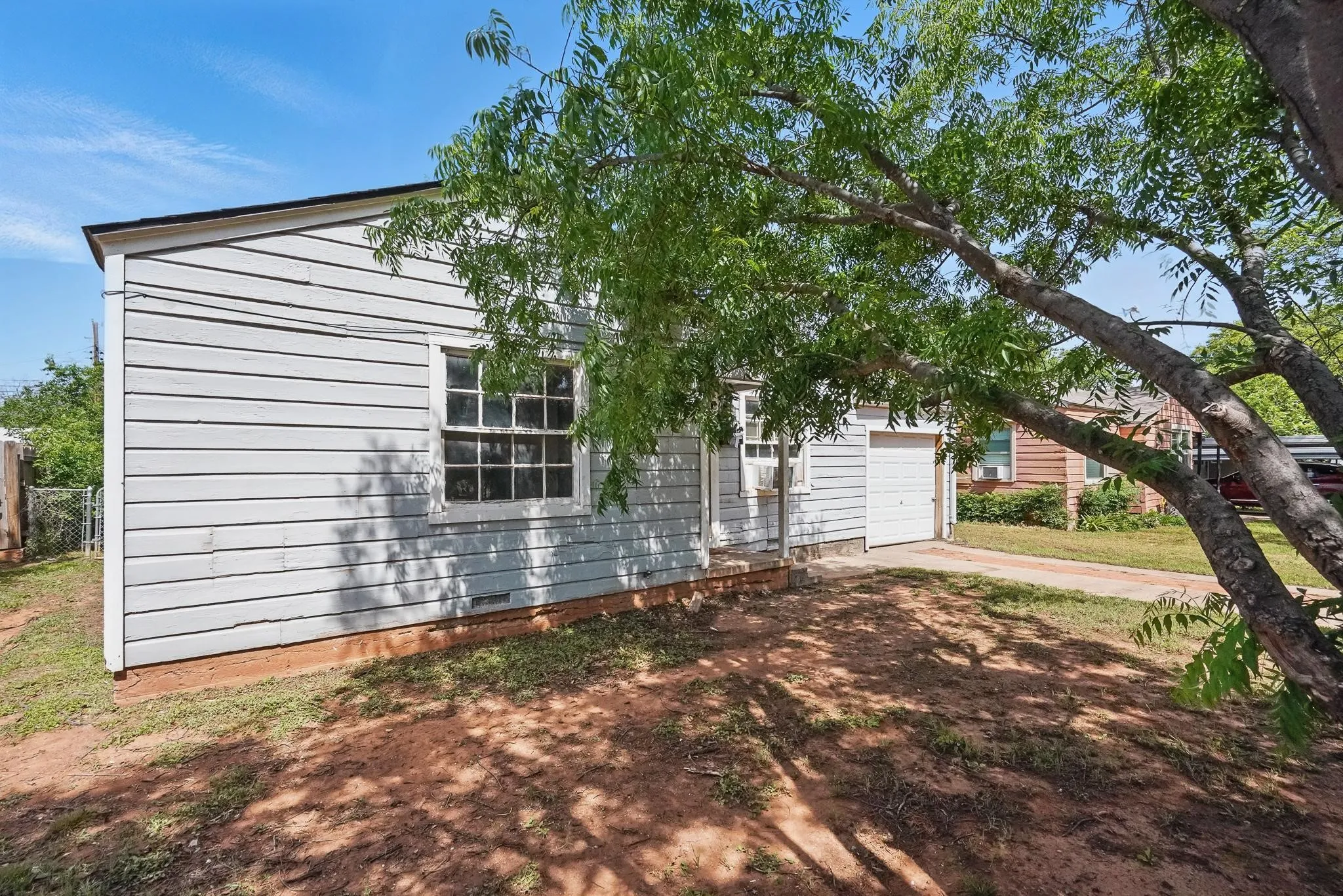 Single Family Residence For Rent in Taylor County , 1526 Green Street, Abilene, Texas 79603, 3 Bedroom, 1 Bathroom, 1 Garage spaces, 942 Sqft, built in 1950, mls#21392831, Real Estate Agent in Abilene, Homes For Rent in Taylor county, Homes For Rent in Abilene, Realtor in Abilene Texas, Real Estate Brokerage Independent Realty Texas, Luminita Cordes Realtor