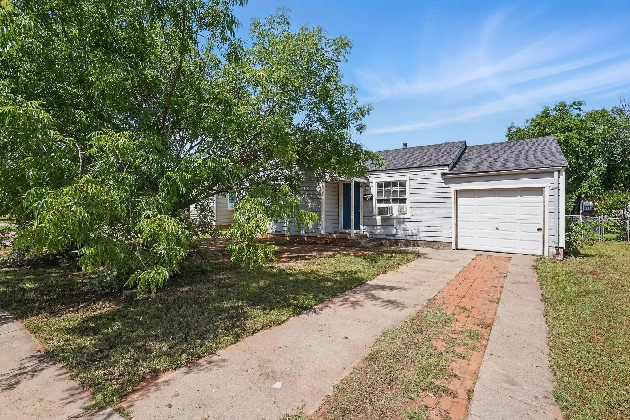 Single Family Residence For Rent in Taylor County , 1526 Green Street, Abilene, Texas 79603, 3 Bedroom, 1 Bathroom, 1 Garage spaces, 942 Sqft, built in 1950, mls#21392831, Real Estate Agent in Abilene, Homes For Rent in Taylor county, Homes For Rent in Abilene, Realtor in Abilene Texas, Real Estate Brokerage Independent Realty Texas, Luminita Cordes Realtor