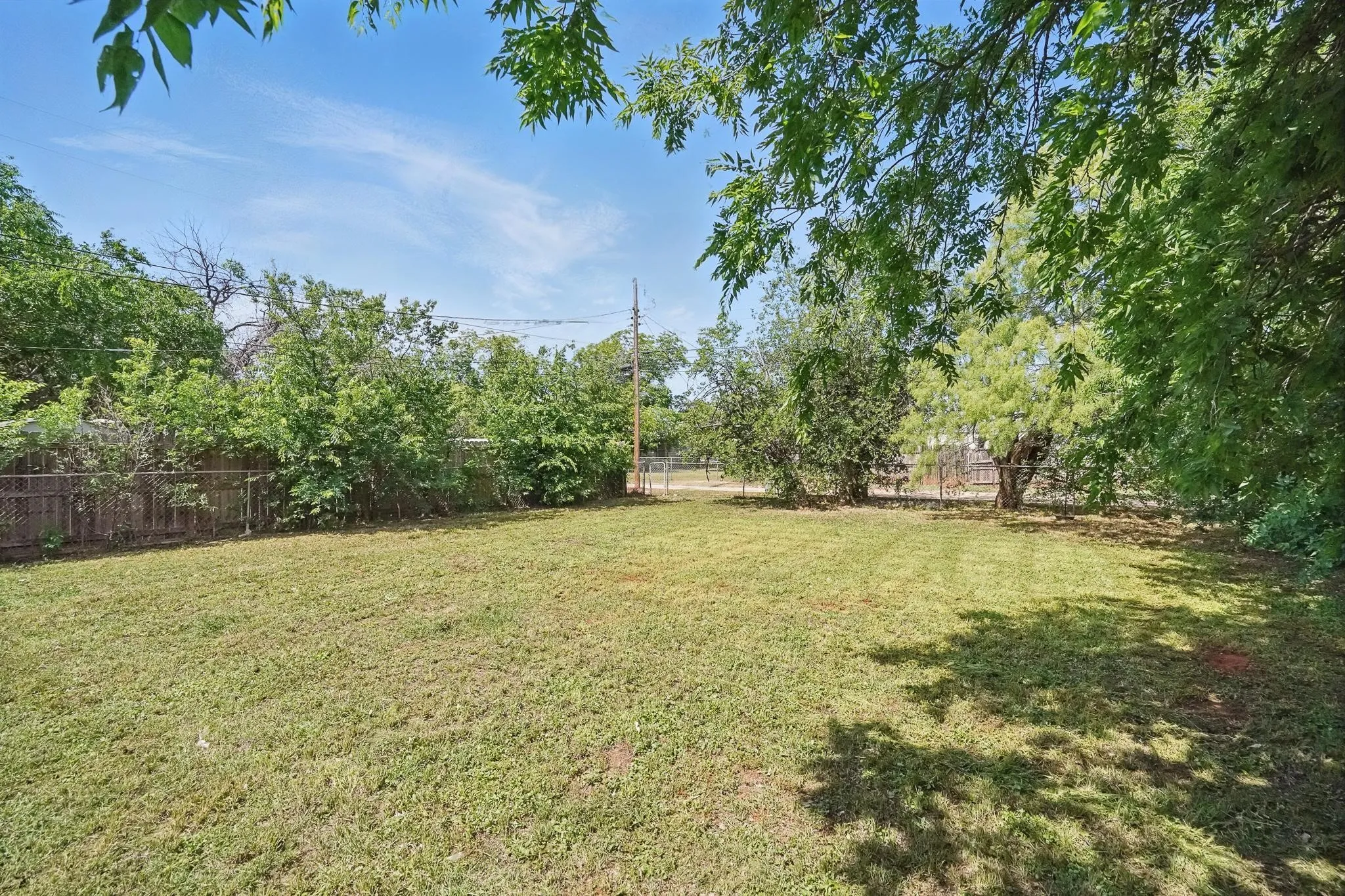 Single Family Residence For Rent in Taylor County , 1526 Green Street, Abilene, Texas 79603, 3 Bedroom, 1 Bathroom, 1 Garage spaces, 942 Sqft, built in 1950, mls#21392831, Real Estate Agent in Abilene, Homes For Rent in Taylor county, Homes For Rent in Abilene, Realtor in Abilene Texas, Real Estate Brokerage Independent Realty Texas, Luminita Cordes Realtor