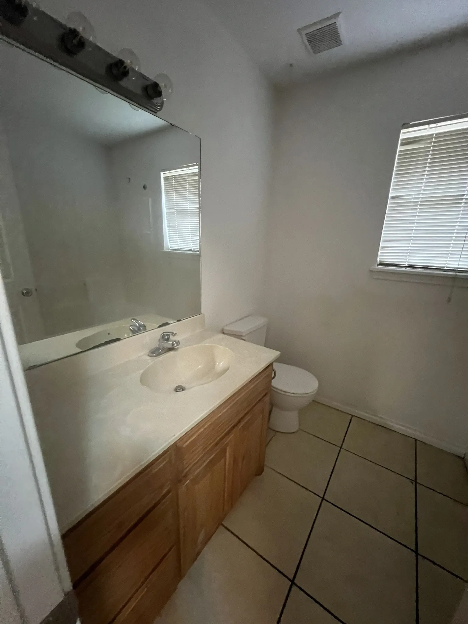 Single Family Residence For Rent in Taylor County , 4701 Many Waters Drive, Abilene, Texas 79602, 3 Bedroom, 2 Bathroom, 2 Garage spaces, 1,636 Sqft, built in 2006, mls#21392843, Real Estate Agent in Abilene, Homes For Rent in Taylor county, Homes For Rent in Abilene, Realtor in Abilene Texas, Real Estate Brokerage Independent Realty Texas, Luminita Cordes Realtor