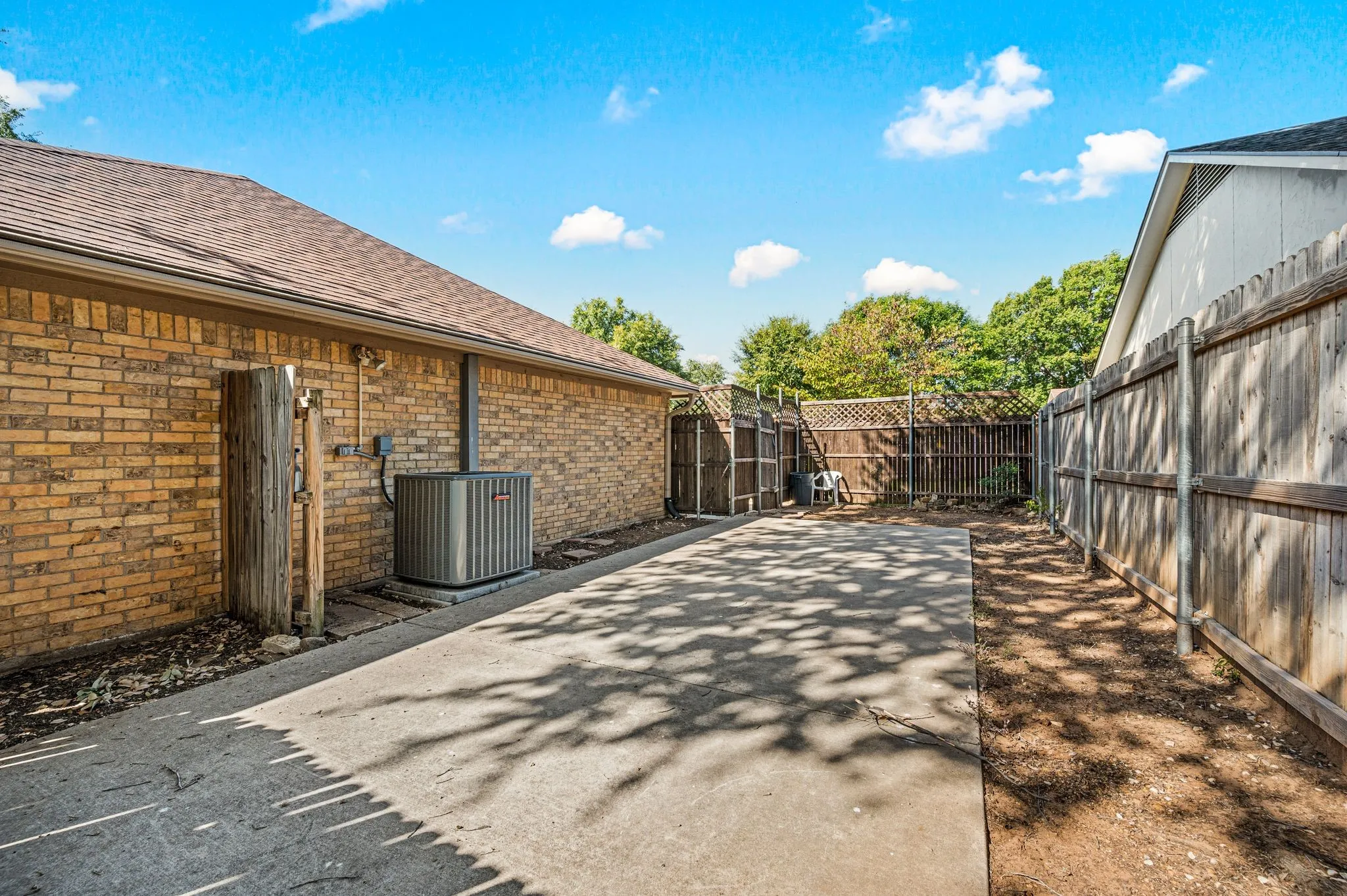 Single Family Residence For Sale in Tarrant County , 1401 Sandpiper Street, Grapevine, Texas 76051, 3 Bedroom, 2 Bathroom, 2 Garage spaces, 1,563 Sqft, built in 1984, mls#21392414, Real Estate Agent in Grapevine, Homes For Sale in Tarrant county, Homes For Sale in Grapevine, Realtor in Grapevine Texas, Real Estate Brokerage Independent Realty Texas, Luminita Cordes Realtor