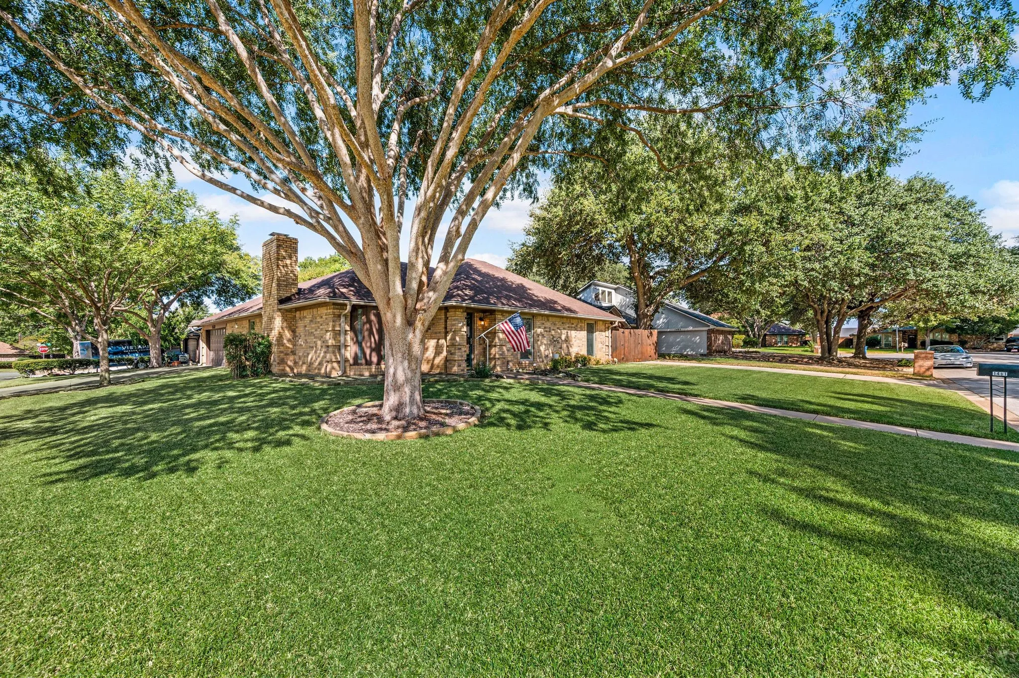 Single Family Residence For Sale in Tarrant County , 1401 Sandpiper Street, Grapevine, Texas 76051, 3 Bedroom, 2 Bathroom, 2 Garage spaces, 1,563 Sqft, built in 1984, mls#21392414, Real Estate Agent in Grapevine, Homes For Sale in Tarrant county, Homes For Sale in Grapevine, Realtor in Grapevine Texas, Real Estate Brokerage Independent Realty Texas, Luminita Cordes Realtor