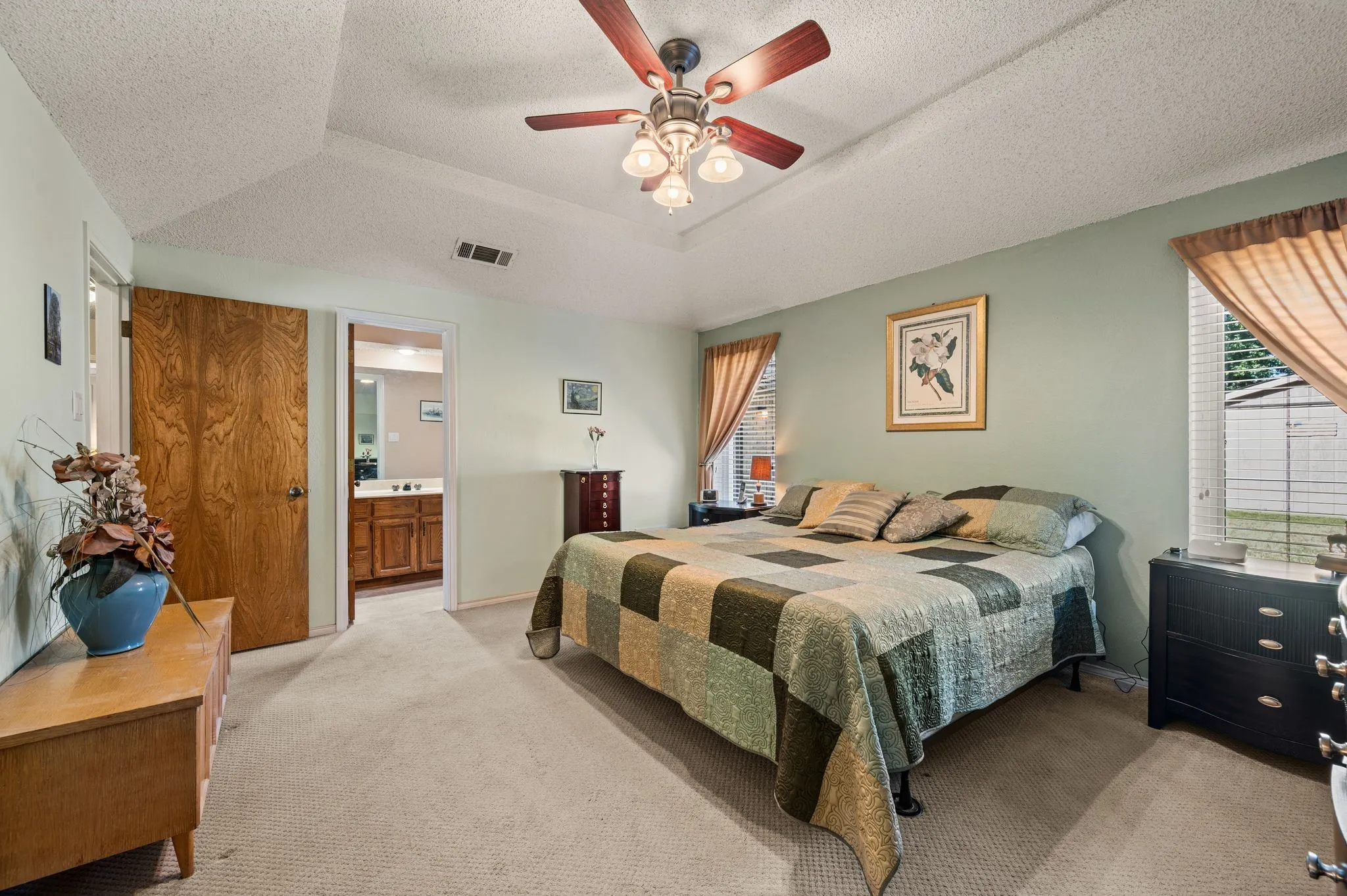 Single Family Residence For Sale in Tarrant County , 1401 Sandpiper Street, Grapevine, Texas 76051, 3 Bedroom, 2 Bathroom, 2 Garage spaces, 1,563 Sqft, built in 1984, mls#21392414, Real Estate Agent in Grapevine, Homes For Sale in Tarrant county, Homes For Sale in Grapevine, Realtor in Grapevine Texas, Real Estate Brokerage Independent Realty Texas, Luminita Cordes Realtor