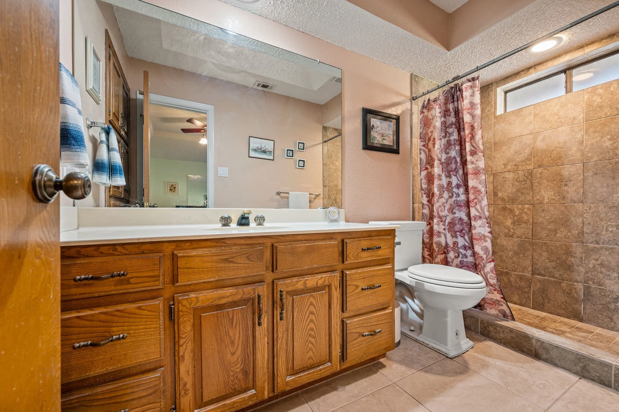 Single Family Residence For Sale in Tarrant County , 1401 Sandpiper Street, Grapevine, Texas 76051, 3 Bedroom, 2 Bathroom, 2 Garage spaces, 1,563 Sqft, built in 1984, mls#21392414, Real Estate Agent in Grapevine, Homes For Sale in Tarrant county, Homes For Sale in Grapevine, Realtor in Grapevine Texas, Real Estate Brokerage Independent Realty Texas, Luminita Cordes Realtor