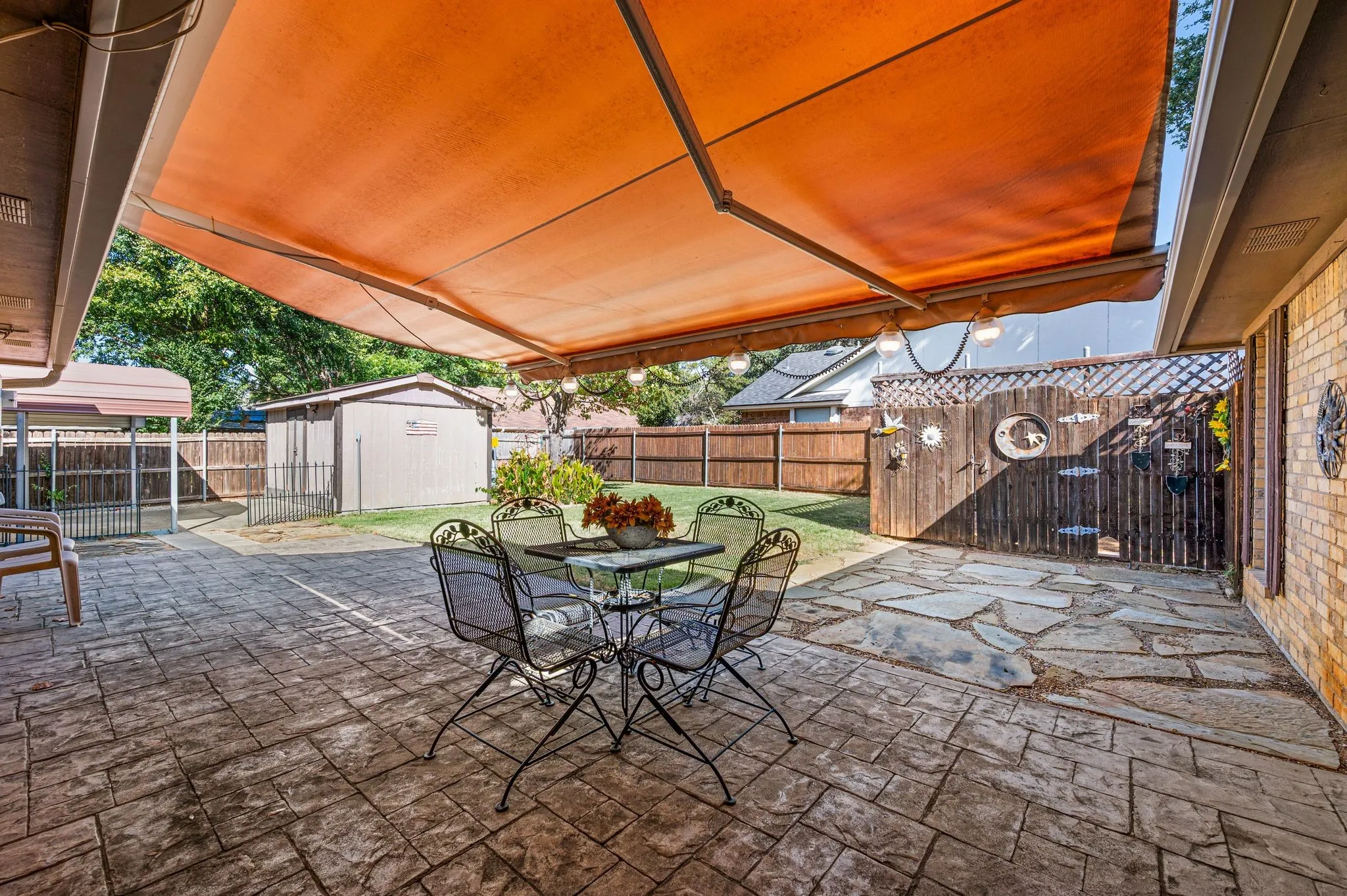 Single Family Residence For Sale in Tarrant County , 1401 Sandpiper Street, Grapevine, Texas 76051, 3 Bedroom, 2 Bathroom, 2 Garage spaces, 1,563 Sqft, built in 1984, mls#21392414, Real Estate Agent in Grapevine, Homes For Sale in Tarrant county, Homes For Sale in Grapevine, Realtor in Grapevine Texas, Real Estate Brokerage Independent Realty Texas, Luminita Cordes Realtor