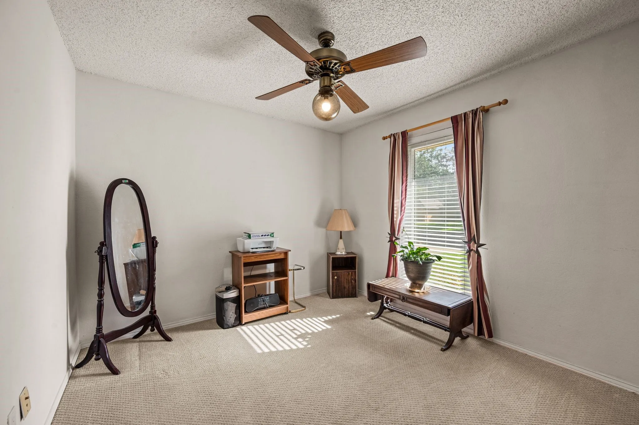 Single Family Residence For Sale in Tarrant County , 1401 Sandpiper Street, Grapevine, Texas 76051, 3 Bedroom, 2 Bathroom, 2 Garage spaces, 1,563 Sqft, built in 1984, mls#21392414, Real Estate Agent in Grapevine, Homes For Sale in Tarrant county, Homes For Sale in Grapevine, Realtor in Grapevine Texas, Real Estate Brokerage Independent Realty Texas, Luminita Cordes Realtor