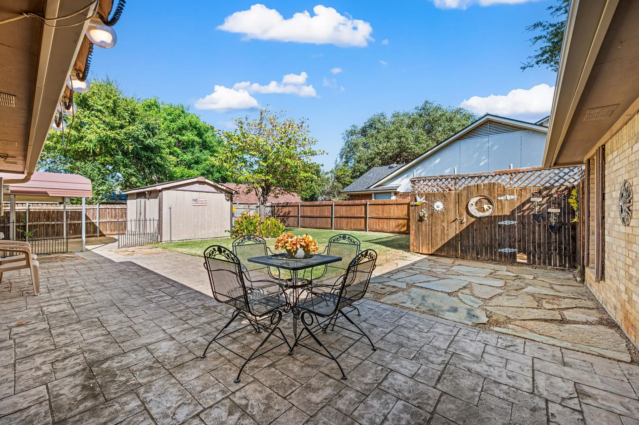 Single Family Residence For Sale in Tarrant County , 1401 Sandpiper Street, Grapevine, Texas 76051, 3 Bedroom, 2 Bathroom, 2 Garage spaces, 1,563 Sqft, built in 1984, mls#21392414, Real Estate Agent in Grapevine, Homes For Sale in Tarrant county, Homes For Sale in Grapevine, Realtor in Grapevine Texas, Real Estate Brokerage Independent Realty Texas, Luminita Cordes Realtor