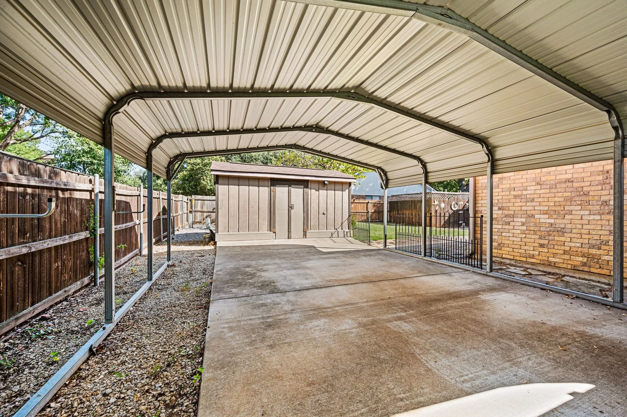 Single Family Residence For Sale in Tarrant County , 1401 Sandpiper Street, Grapevine, Texas 76051, 3 Bedroom, 2 Bathroom, 2 Garage spaces, 1,563 Sqft, built in 1984, mls#21392414, Real Estate Agent in Grapevine, Homes For Sale in Tarrant county, Homes For Sale in Grapevine, Realtor in Grapevine Texas, Real Estate Brokerage Independent Realty Texas, Luminita Cordes Realtor