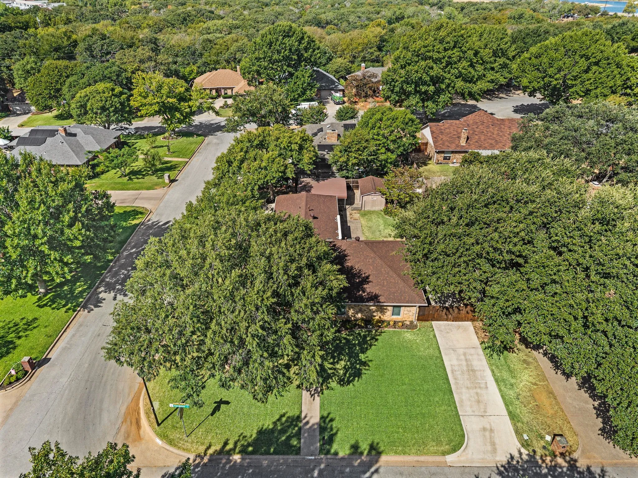 Single Family Residence For Sale in Tarrant County , 1401 Sandpiper Street, Grapevine, Texas 76051, 3 Bedroom, 2 Bathroom, 2 Garage spaces, 1,563 Sqft, built in 1984, mls#21392414, Real Estate Agent in Grapevine, Homes For Sale in Tarrant county, Homes For Sale in Grapevine, Realtor in Grapevine Texas, Real Estate Brokerage Independent Realty Texas, Luminita Cordes Realtor